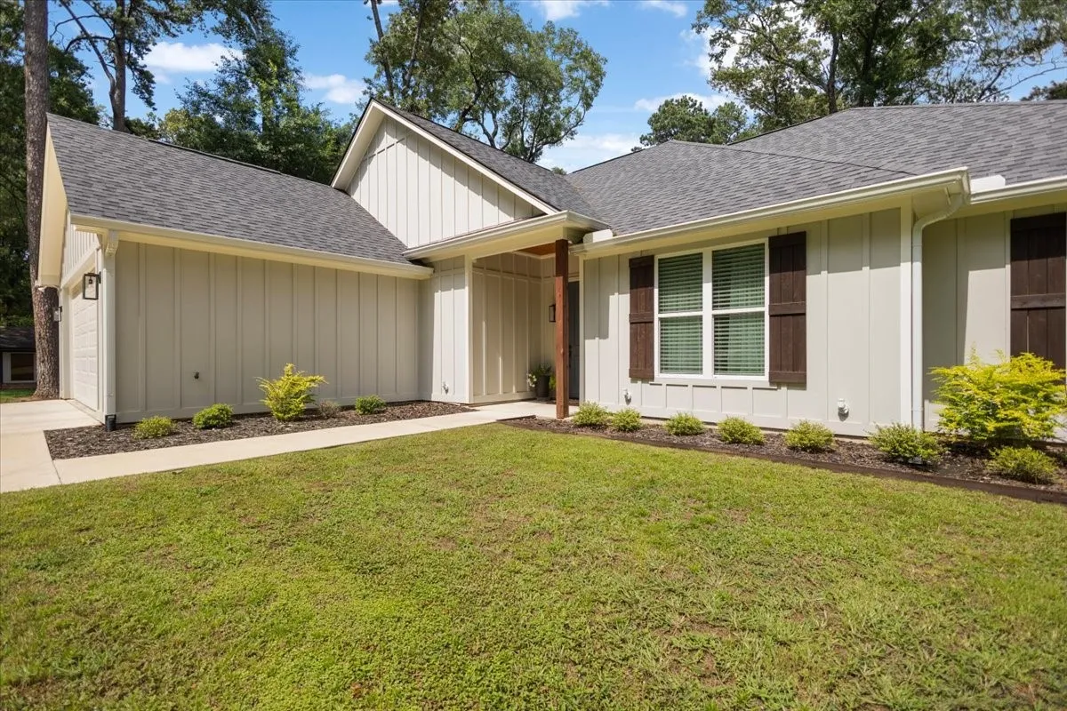 Single Family Residence For Sale in Smith County , 1627 Orchard Lane, Hideaway, Texas 75771, 3 Bedroom, 2 Bathroom, 2 Garage spaces, 1,865 Sqft, built in 2023, mls#21315921, Real Estate Agent in Hideaway, Homes For Sale in Smith county, Homes For Sale in Hideaway, Realtor in Hideaway Texas, Real Estate Brokerage Independent Realty Texas, Luminita Cordes Realtor
