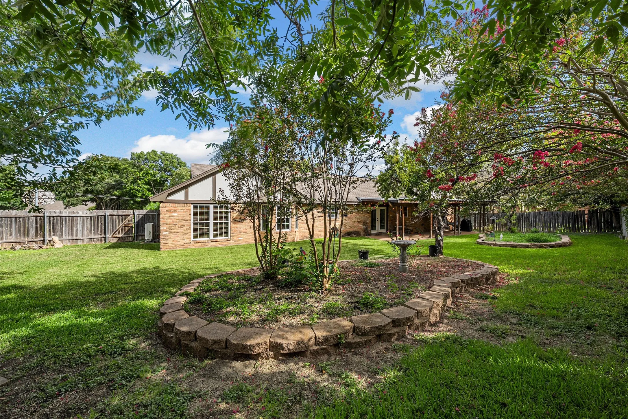 Single Family Residence For Sale in Mc Lennan County , 8202 Whippoorwill Drive, Woodway, Texas 76712, 4 Bedroom, 3 Bathroom, 2 Garage spaces, 2,572 Sqft, built in 1978, mls#21315039, Real Estate Agent in Woodway, Homes For Sale in Mc Lennan county, Homes For Sale in Woodway, Realtor in Woodway Texas, Real Estate Brokerage Independent Realty Texas, Luminita Cordes Realtor