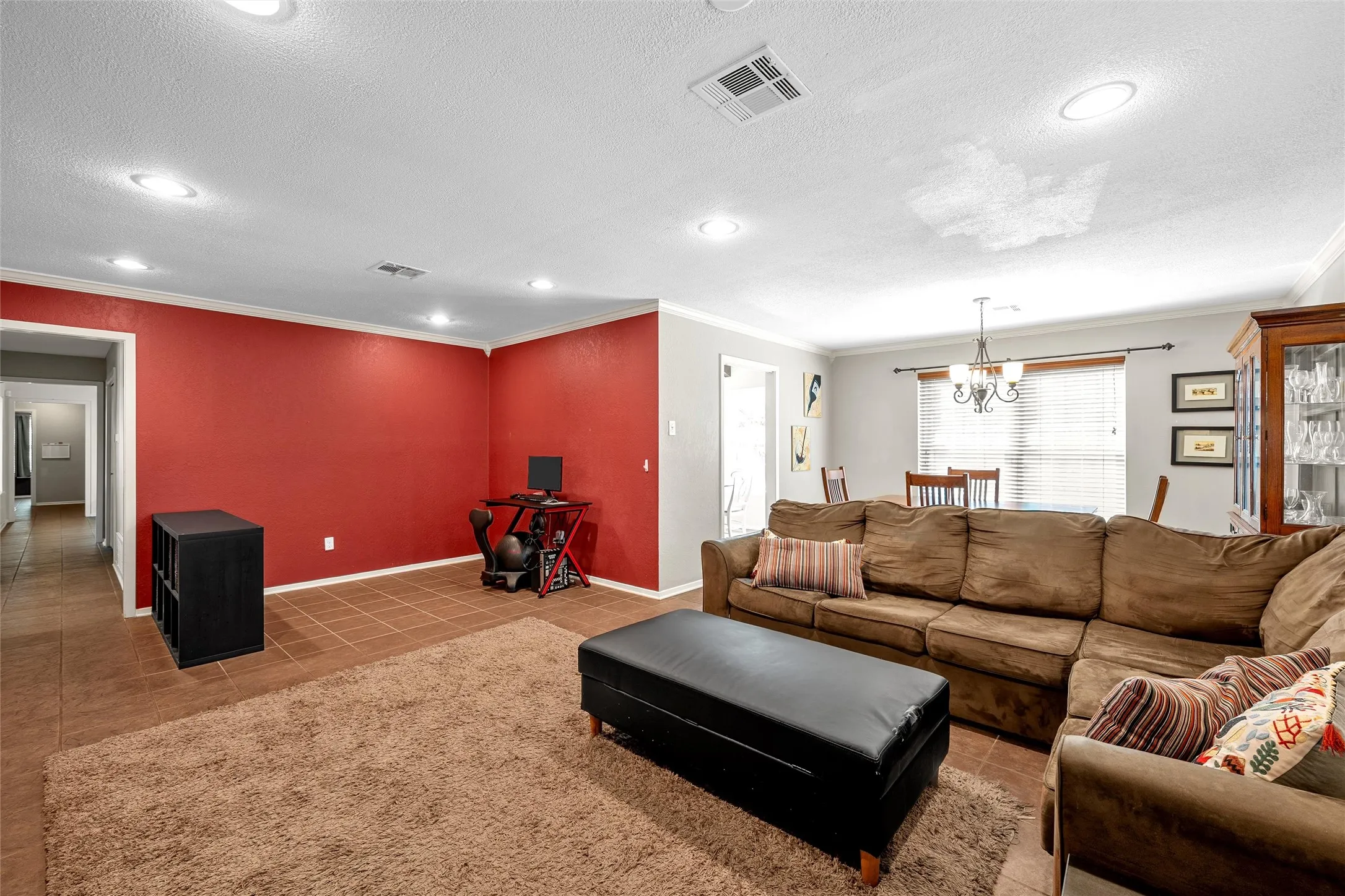 Single Family Residence For Sale in Mc Lennan County , 8202 Whippoorwill Drive, Woodway, Texas 76712, 4 Bedroom, 3 Bathroom, 2 Garage spaces, 2,572 Sqft, built in 1978, mls#21315039, Real Estate Agent in Woodway, Homes For Sale in Mc Lennan county, Homes For Sale in Woodway, Realtor in Woodway Texas, Real Estate Brokerage Independent Realty Texas, Luminita Cordes Realtor