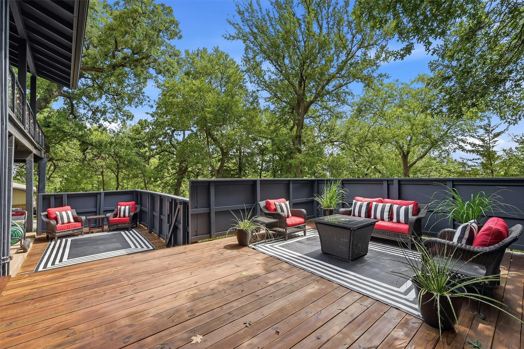 Single Family Residence For Sale in Grayson County , 130 Spanish Trail, Pottsboro, Texas 75076, 3 Bedroom, 2 Bathroom, Garage spaces, 1,935 Sqft, built in 1961, mls#21315900, Real Estate Agent in Pottsboro, Homes For Sale in Grayson county, Homes For Sale in Pottsboro, Realtor in Pottsboro Texas, Real Estate Brokerage Independent Realty Texas, Luminita Cordes Realtor