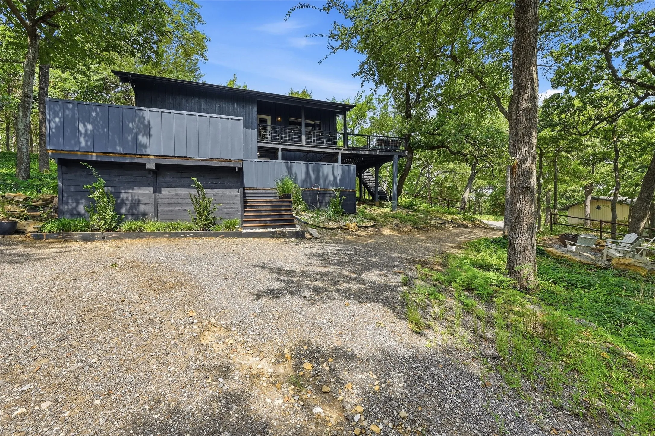 Single Family Residence For Sale in Grayson County , 130 Spanish Trail, Pottsboro, Texas 75076, 3 Bedroom, 2 Bathroom, Garage spaces, 1,935 Sqft, built in 1961, mls#21315900, Real Estate Agent in Pottsboro, Homes For Sale in Grayson county, Homes For Sale in Pottsboro, Realtor in Pottsboro Texas, Real Estate Brokerage Independent Realty Texas, Luminita Cordes Realtor