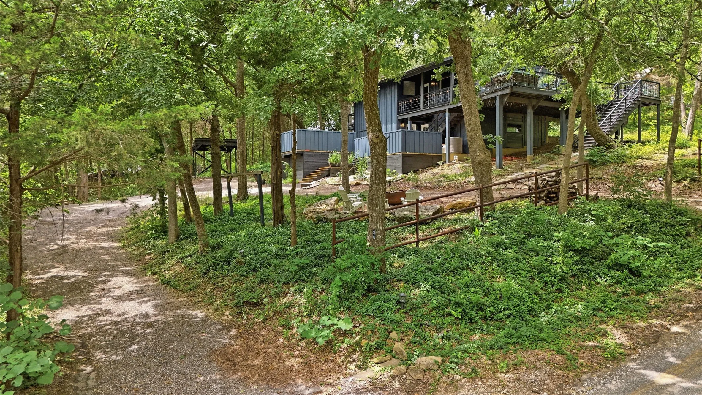 Single Family Residence For Sale in Grayson County , 130 Spanish Trail, Pottsboro, Texas 75076, 3 Bedroom, 2 Bathroom, Garage spaces, 1,935 Sqft, built in 1961, mls#21315900, Real Estate Agent in Pottsboro, Homes For Sale in Grayson county, Homes For Sale in Pottsboro, Realtor in Pottsboro Texas, Real Estate Brokerage Independent Realty Texas, Luminita Cordes Realtor