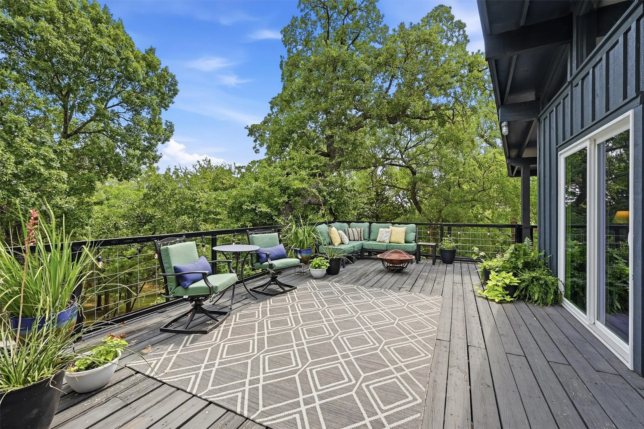 Single Family Residence For Sale in Grayson County , 130 Spanish Trail, Pottsboro, Texas 75076, 3 Bedroom, 2 Bathroom, Garage spaces, 1,935 Sqft, built in 1961, mls#21315900, Real Estate Agent in Pottsboro, Homes For Sale in Grayson county, Homes For Sale in Pottsboro, Realtor in Pottsboro Texas, Real Estate Brokerage Independent Realty Texas, Luminita Cordes Realtor