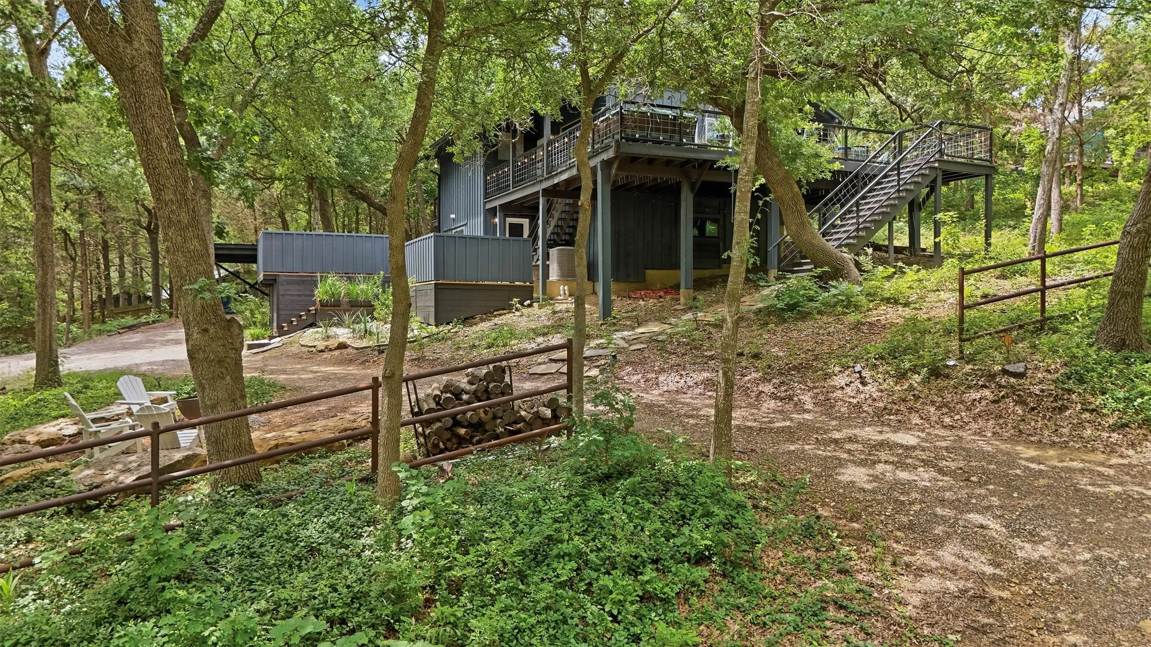 Single Family Residence For Sale in Grayson County , 130 Spanish Trail, Pottsboro, Texas 75076, 3 Bedroom, 2 Bathroom, Garage spaces, 1,935 Sqft, built in 1961, mls#21315900, Real Estate Agent in Pottsboro, Homes For Sale in Grayson county, Homes For Sale in Pottsboro, Realtor in Pottsboro Texas, Real Estate Brokerage Independent Realty Texas, Luminita Cordes Realtor