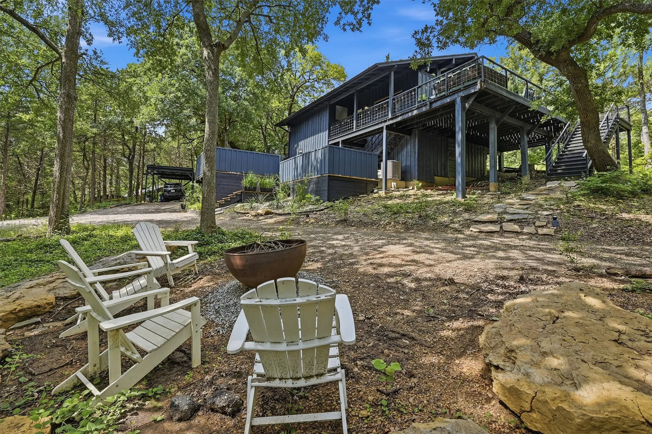 Single Family Residence For Sale in Grayson County , 130 Spanish Trail, Pottsboro, Texas 75076, 3 Bedroom, 2 Bathroom, Garage spaces, 1,935 Sqft, built in 1961, mls#21315900, Real Estate Agent in Pottsboro, Homes For Sale in Grayson county, Homes For Sale in Pottsboro, Realtor in Pottsboro Texas, Real Estate Brokerage Independent Realty Texas, Luminita Cordes Realtor