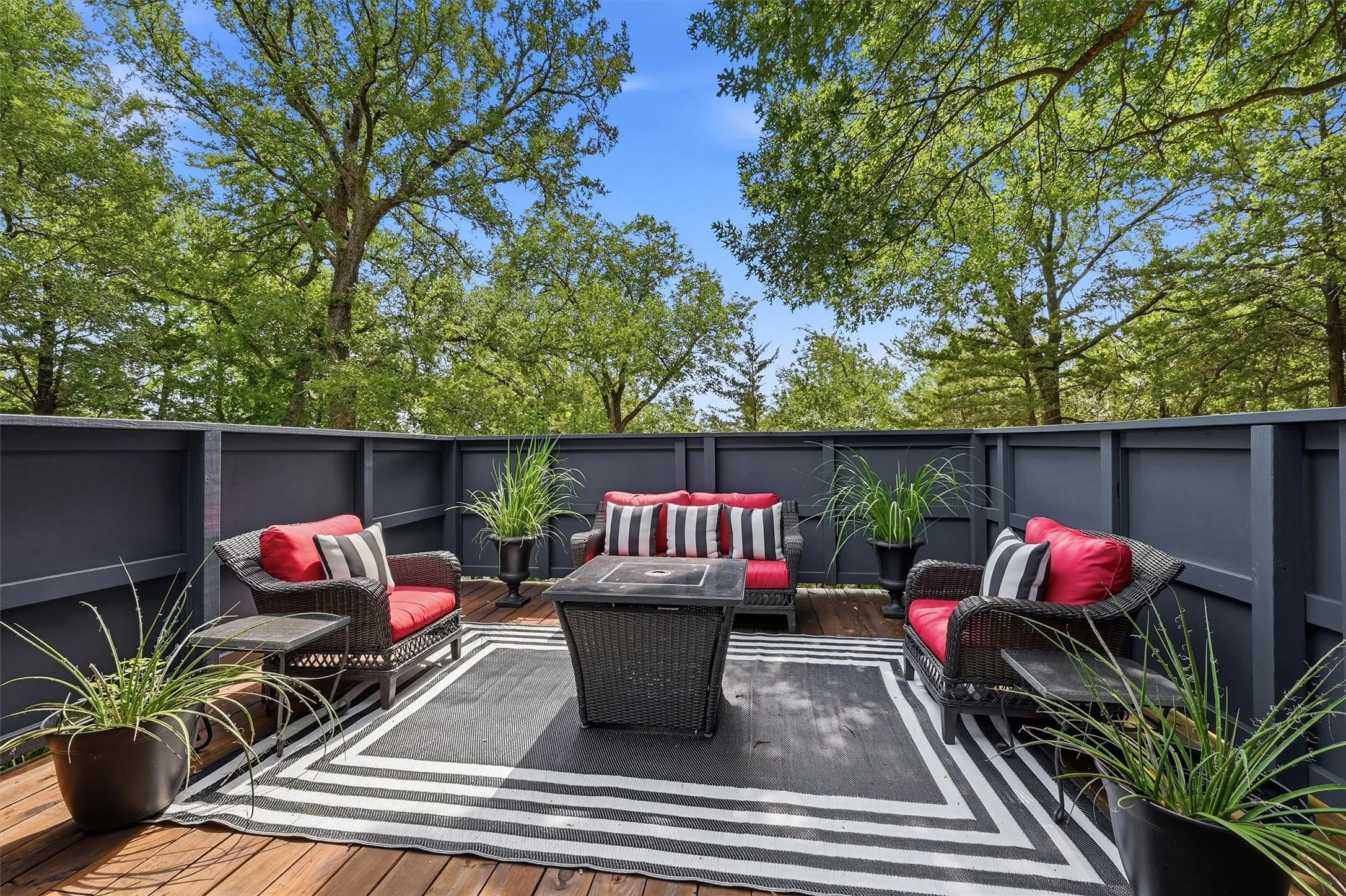 Single Family Residence For Sale in Grayson County , 130 Spanish Trail, Pottsboro, Texas 75076, 3 Bedroom, 2 Bathroom, Garage spaces, 1,935 Sqft, built in 1961, mls#21315900, Real Estate Agent in Pottsboro, Homes For Sale in Grayson county, Homes For Sale in Pottsboro, Realtor in Pottsboro Texas, Real Estate Brokerage Independent Realty Texas, Luminita Cordes Realtor