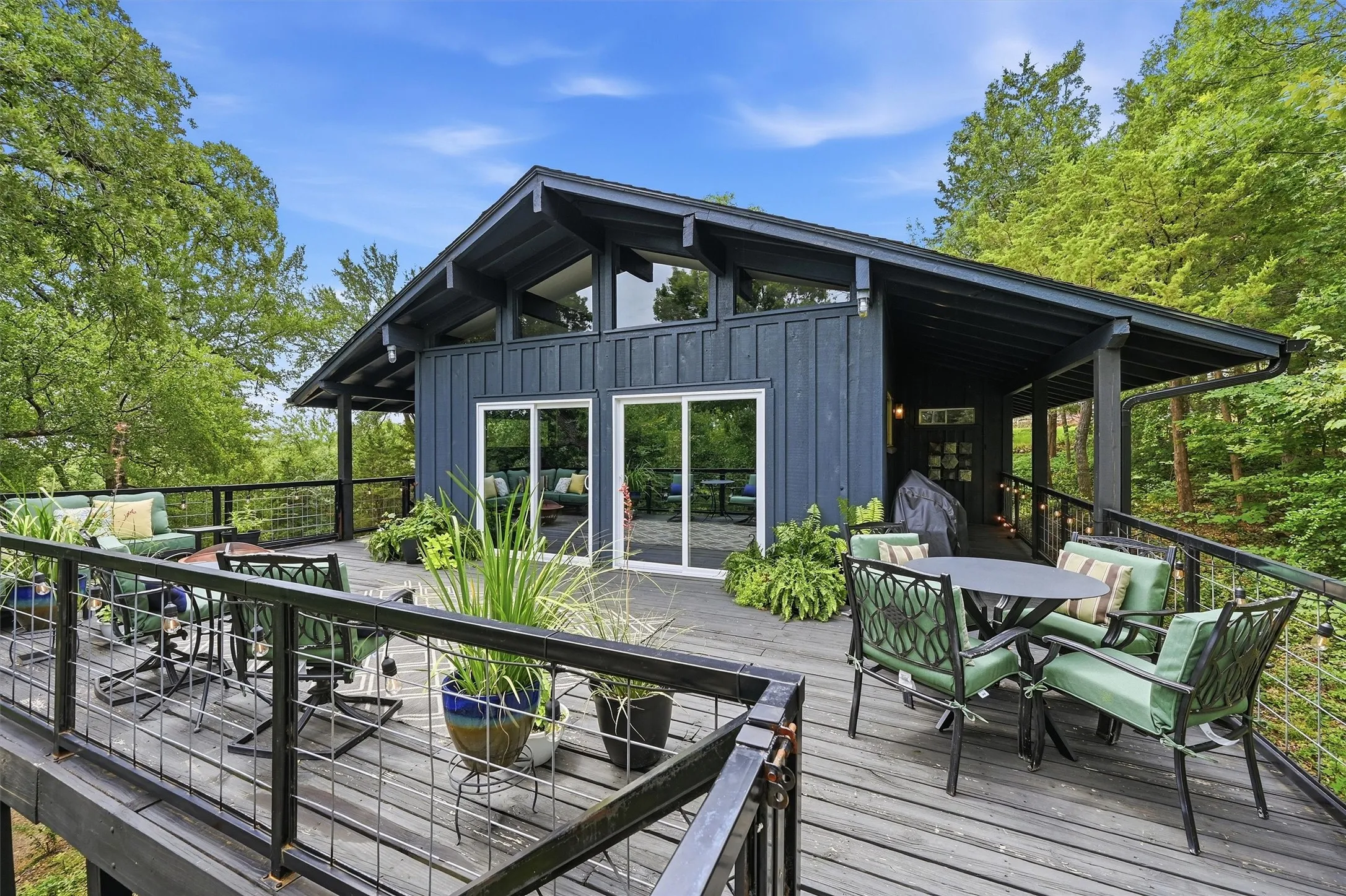 Single Family Residence For Sale in Grayson County , 130 Spanish Trail, Pottsboro, Texas 75076, 3 Bedroom, 2 Bathroom, Garage spaces, 1,935 Sqft, built in 1961, mls#21315900, Real Estate Agent in Pottsboro, Homes For Sale in Grayson county, Homes For Sale in Pottsboro, Realtor in Pottsboro Texas, Real Estate Brokerage Independent Realty Texas, Luminita Cordes Realtor