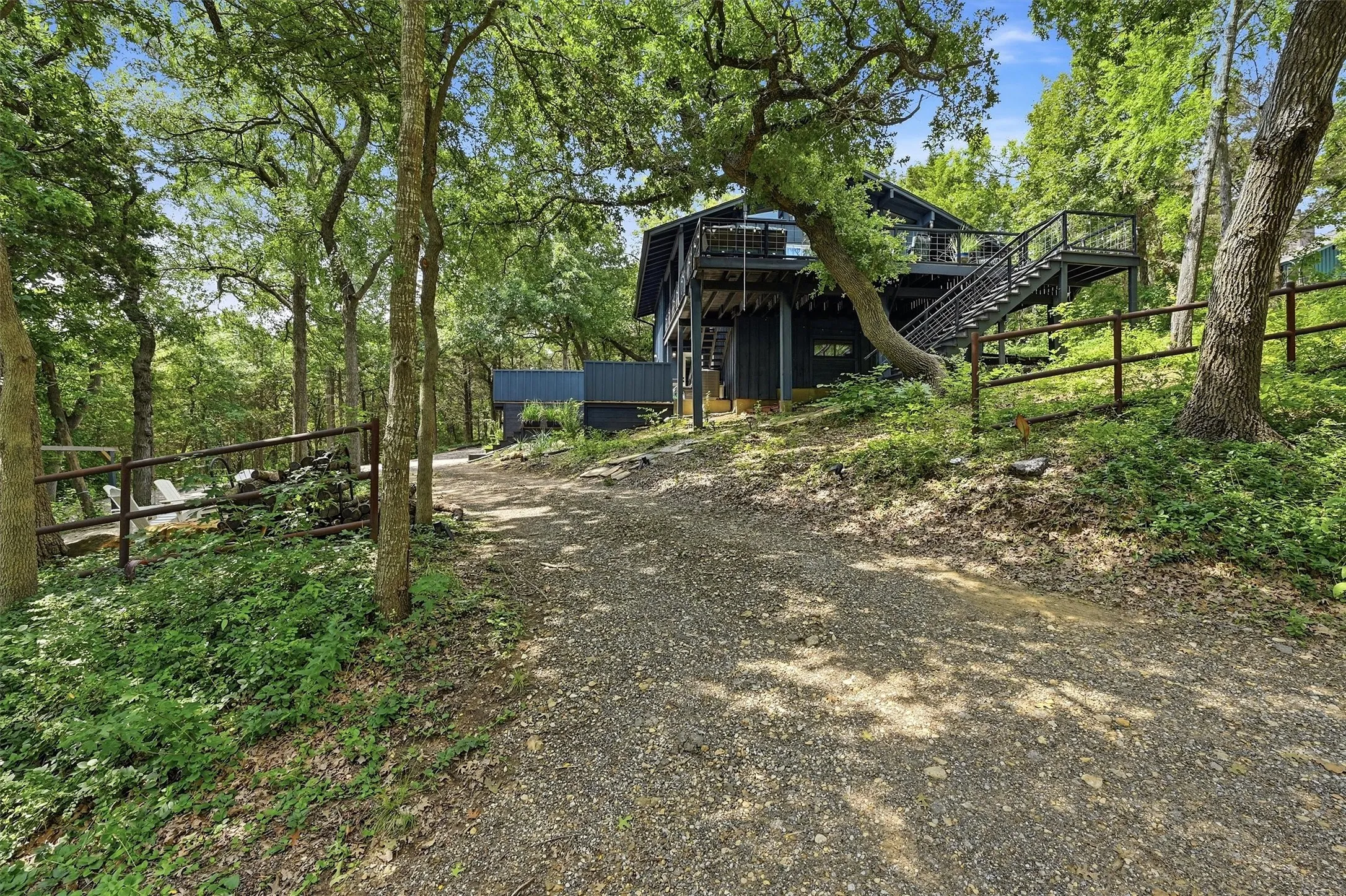 Single Family Residence For Sale in Grayson County , 130 Spanish Trail, Pottsboro, Texas 75076, 3 Bedroom, 2 Bathroom, Garage spaces, 1,935 Sqft, built in 1961, mls#21315900, Real Estate Agent in Pottsboro, Homes For Sale in Grayson county, Homes For Sale in Pottsboro, Realtor in Pottsboro Texas, Real Estate Brokerage Independent Realty Texas, Luminita Cordes Realtor