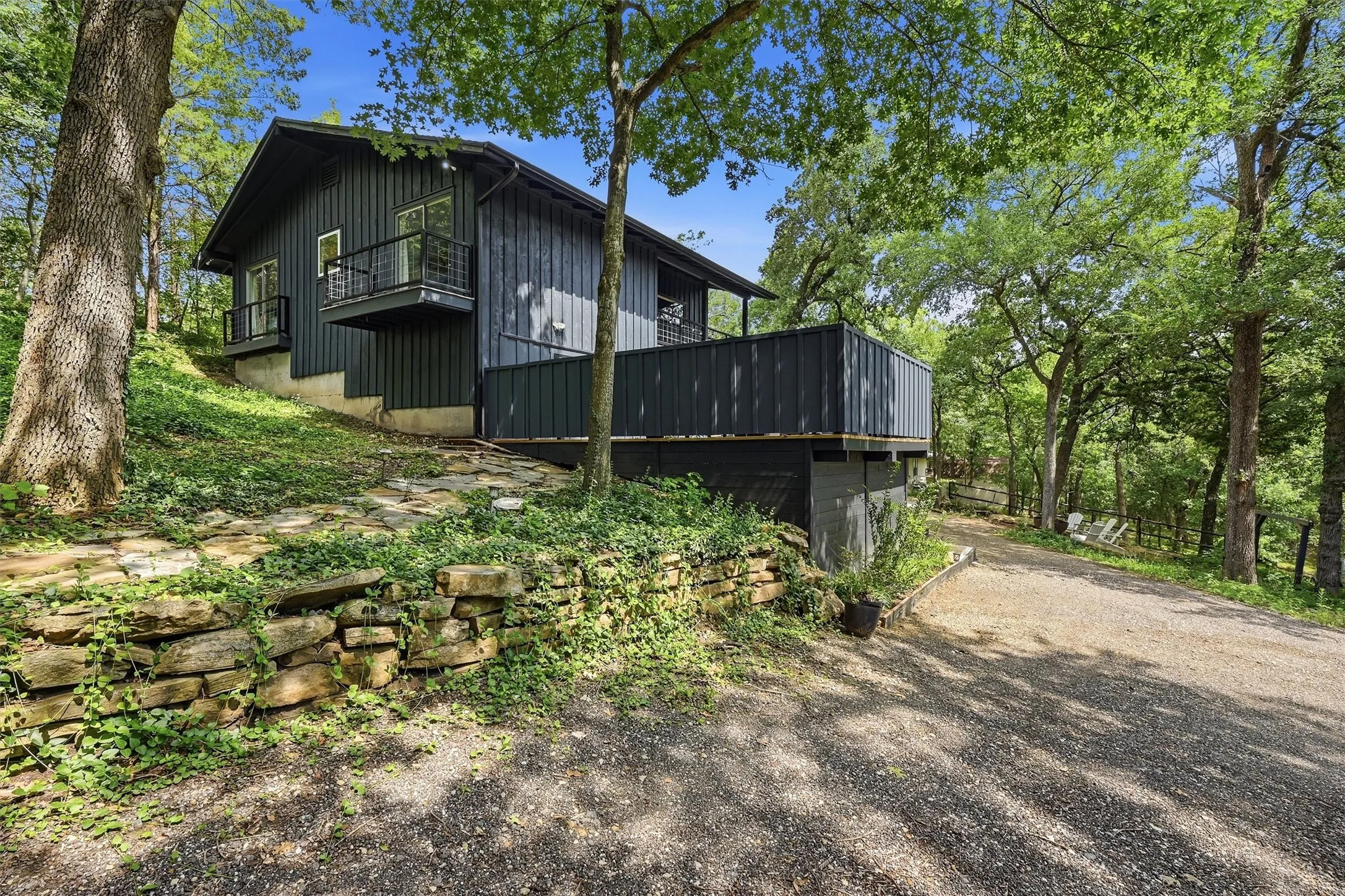 Single Family Residence For Sale in Grayson County , 130 Spanish Trail, Pottsboro, Texas 75076, 3 Bedroom, 2 Bathroom, Garage spaces, 1,935 Sqft, built in 1961, mls#21315900, Real Estate Agent in Pottsboro, Homes For Sale in Grayson county, Homes For Sale in Pottsboro, Realtor in Pottsboro Texas, Real Estate Brokerage Independent Realty Texas, Luminita Cordes Realtor