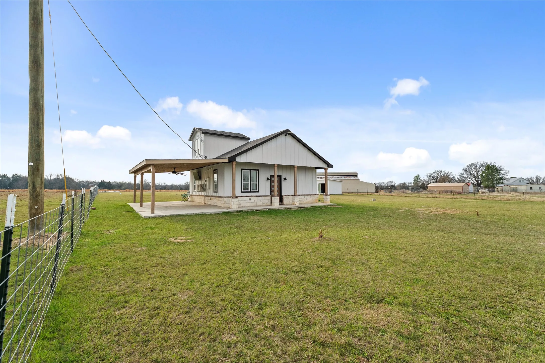Single Family Residence For Sale in Van Zandt County , 2340 VZ County 1905, Fruitvale, Texas 75127, 2 Bedroom, 1 Bathroom, Garage spaces, 1,100 Sqft, built in 2024, mls#21315966, Real Estate Agent in Fruitvale, Homes For Sale in Van Zandt county, Homes For Sale in Fruitvale, Realtor in Fruitvale Texas, Real Estate Brokerage Independent Realty Texas, Luminita Cordes Realtor
