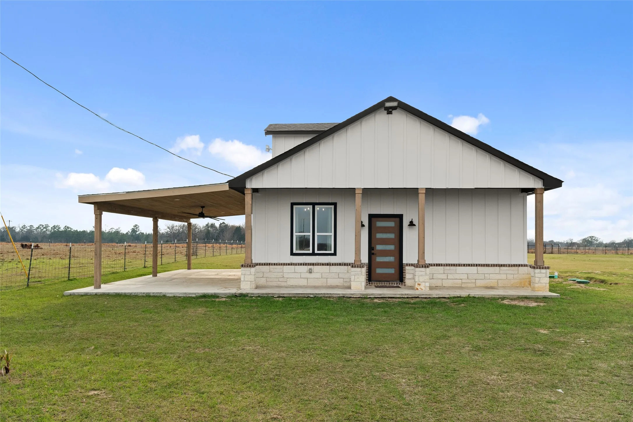 Single Family Residence For Sale in Van Zandt County , 2340 VZ County 1905, Fruitvale, Texas 75127, 2 Bedroom, 1 Bathroom, Garage spaces, 1,100 Sqft, built in 2024, mls#21315966, Real Estate Agent in Fruitvale, Homes For Sale in Van Zandt county, Homes For Sale in Fruitvale, Realtor in Fruitvale Texas, Real Estate Brokerage Independent Realty Texas, Luminita Cordes Realtor