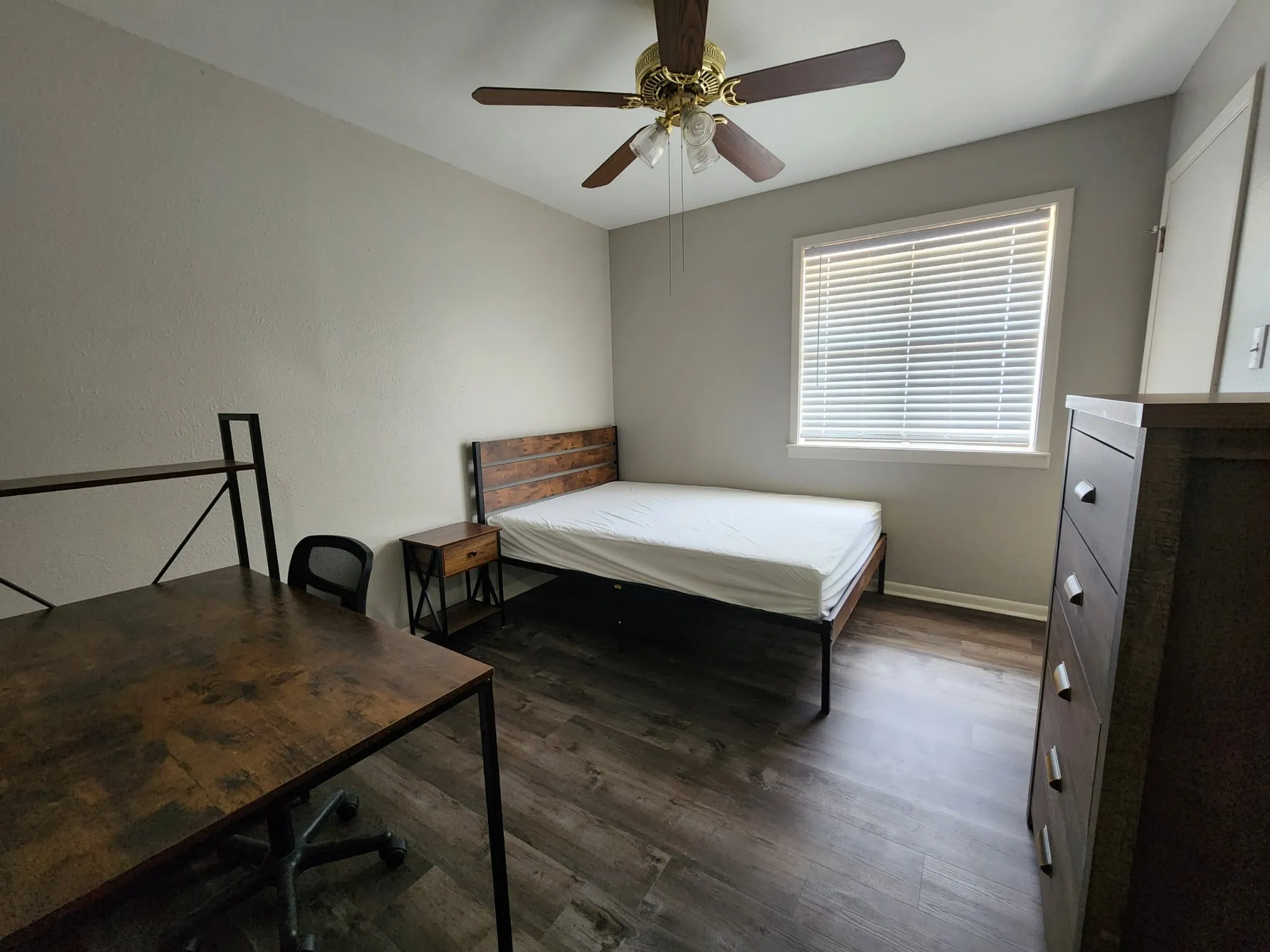 Single Family Residence For Rent in Erath County , 718 College, Stephenville, Texas 76401, 8 Bedroom, 5 Bathroom, 1 Garage spaces, 3,043 Sqft, built in 1949, mls#21315935, Real Estate Agent in Stephenville, Homes For Rent in Erath county, Homes For Rent in Stephenville, Realtor in Stephenville Texas, Real Estate Brokerage Independent Realty Texas, Luminita Cordes Realtor