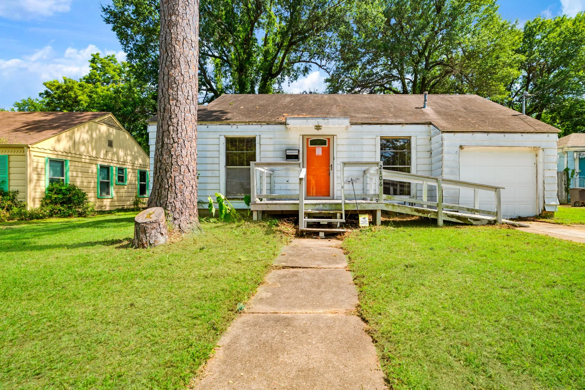 Single Family Residence For Sale in Lamar County , 2106 Cleveland Street, Paris, Texas 75460, 3 Bedroom, 2 Bathroom, Garage spaces, 1,296 Sqft, built in 1939, mls#21315981, Real Estate Agent in Paris, Homes For Sale in Lamar county, Homes For Sale in Paris, Realtor in Paris Texas, Real Estate Brokerage Independent Realty Texas, Luminita Cordes Realtor