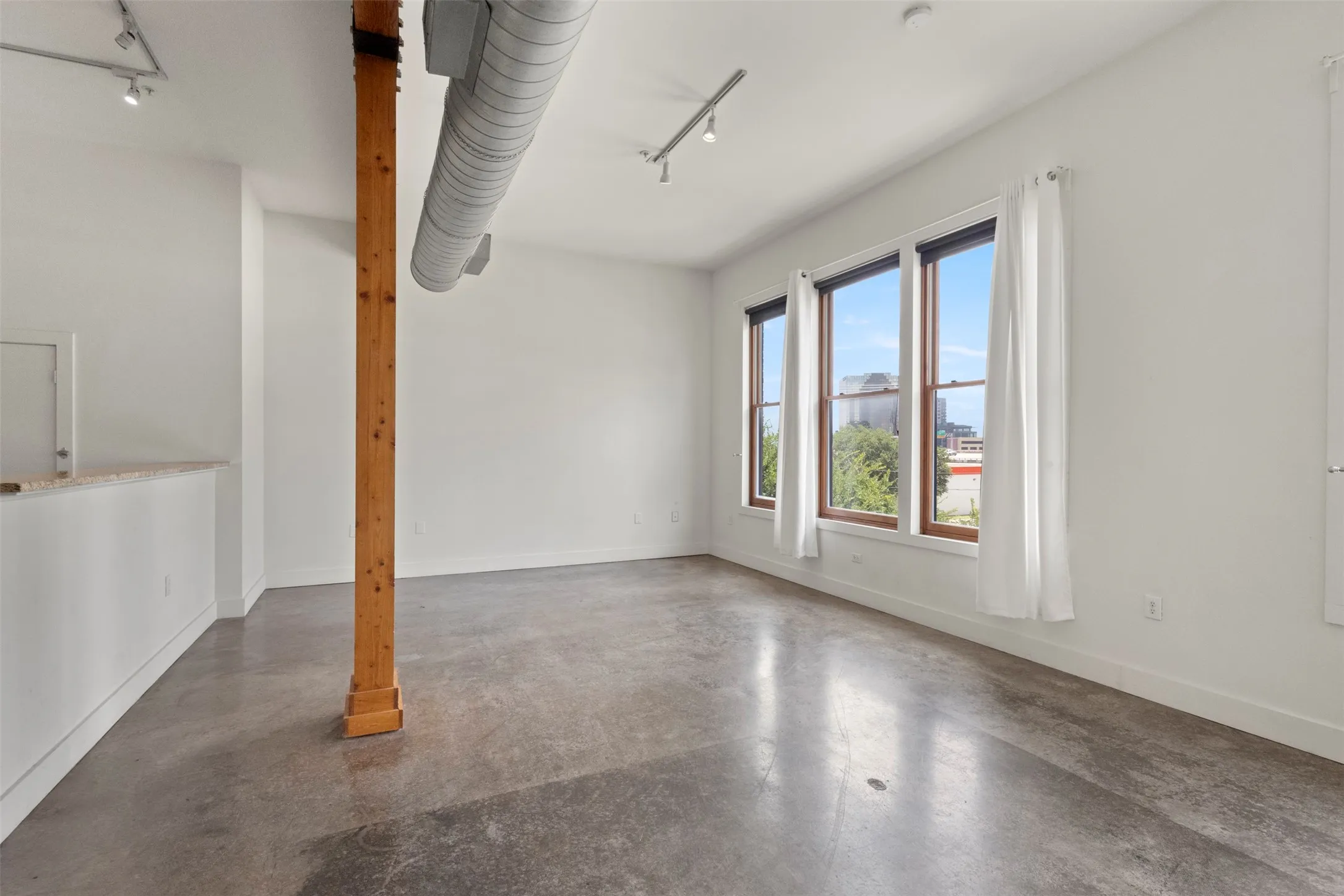 Condominium For Sale in Dallas County , 2502 Live Oak Street 236, Dallas, Texas 75204, 1 Bedroom, 1 Bathroom, 1 Garage spaces, 894 Sqft, built in 1998, mls#21311748, Real Estate Agent in Dallas, Homes For Sale in Dallas county, Homes For Sale in Dallas, Realtor in Dallas Texas, Real Estate Brokerage Independent Realty Texas, Luminita Cordes Realtor
