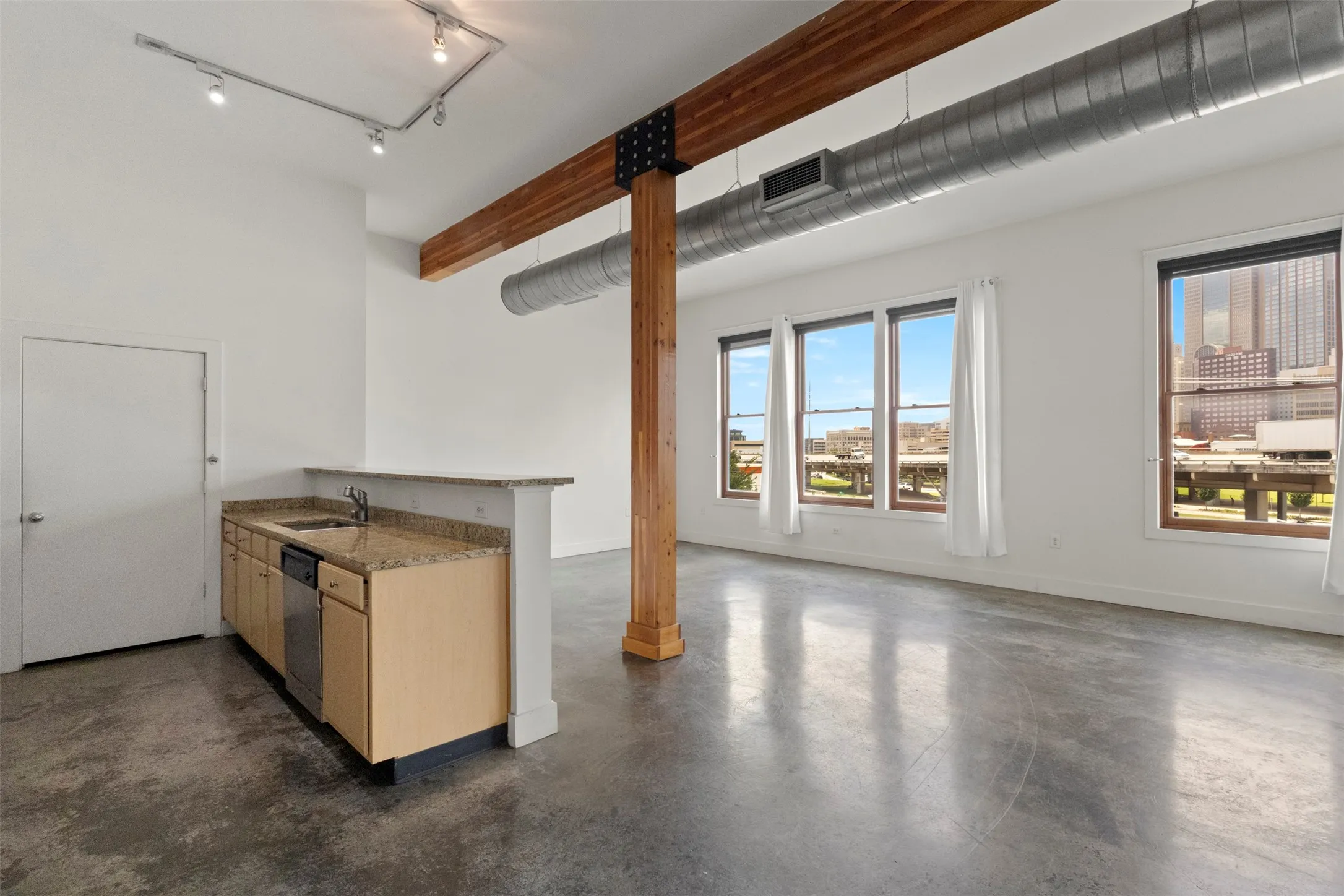 Condominium For Sale in Dallas County , 2502 Live Oak Street 236, Dallas, Texas 75204, 1 Bedroom, 1 Bathroom, 1 Garage spaces, 894 Sqft, built in 1998, mls#21311748, Real Estate Agent in Dallas, Homes For Sale in Dallas county, Homes For Sale in Dallas, Realtor in Dallas Texas, Real Estate Brokerage Independent Realty Texas, Luminita Cordes Realtor