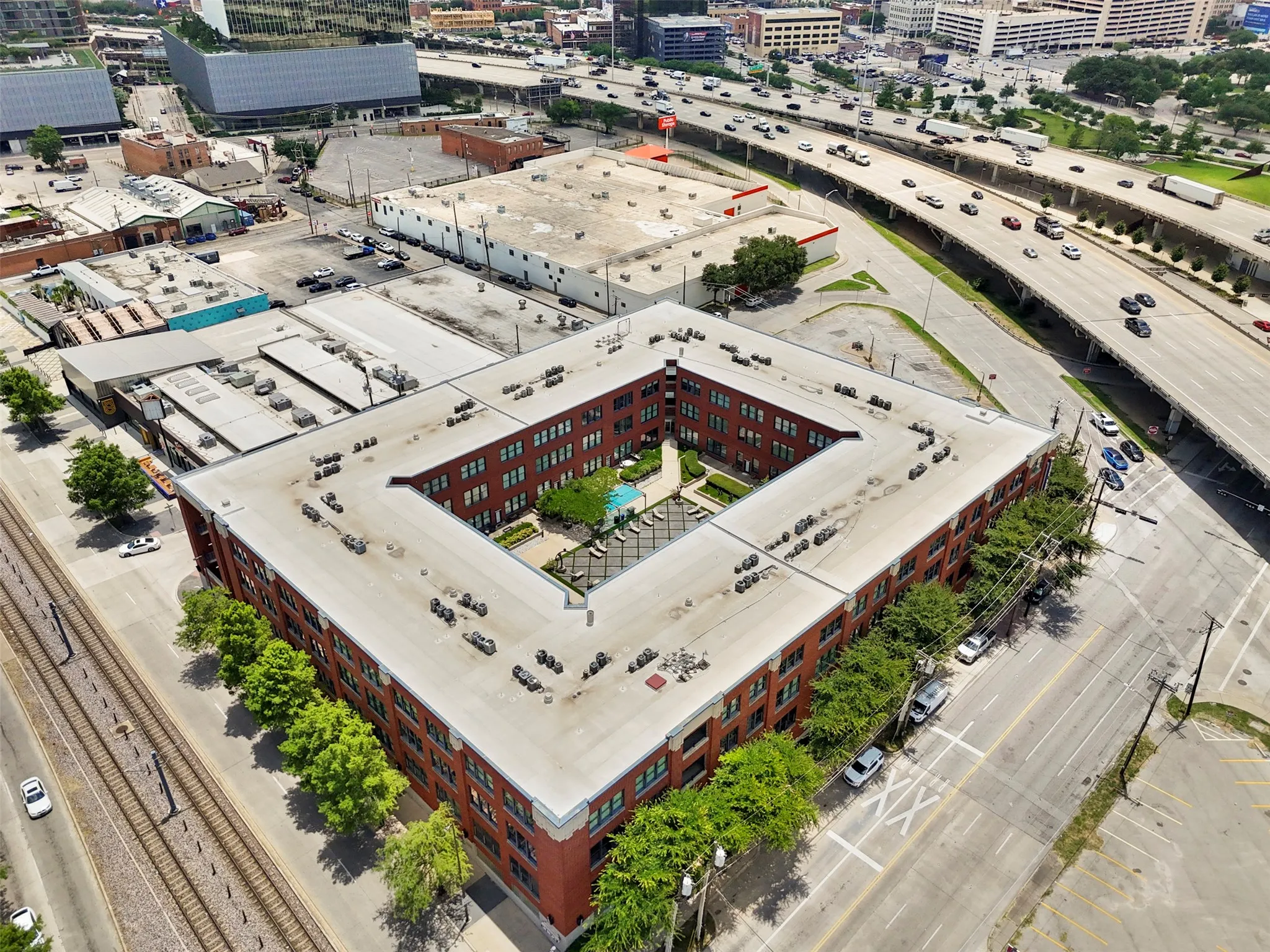 Condominium For Sale in Dallas County , 2502 Live Oak Street 236, Dallas, Texas 75204, 1 Bedroom, 1 Bathroom, 1 Garage spaces, 894 Sqft, built in 1998, mls#21311748, Real Estate Agent in Dallas, Homes For Sale in Dallas county, Homes For Sale in Dallas, Realtor in Dallas Texas, Real Estate Brokerage Independent Realty Texas, Luminita Cordes Realtor