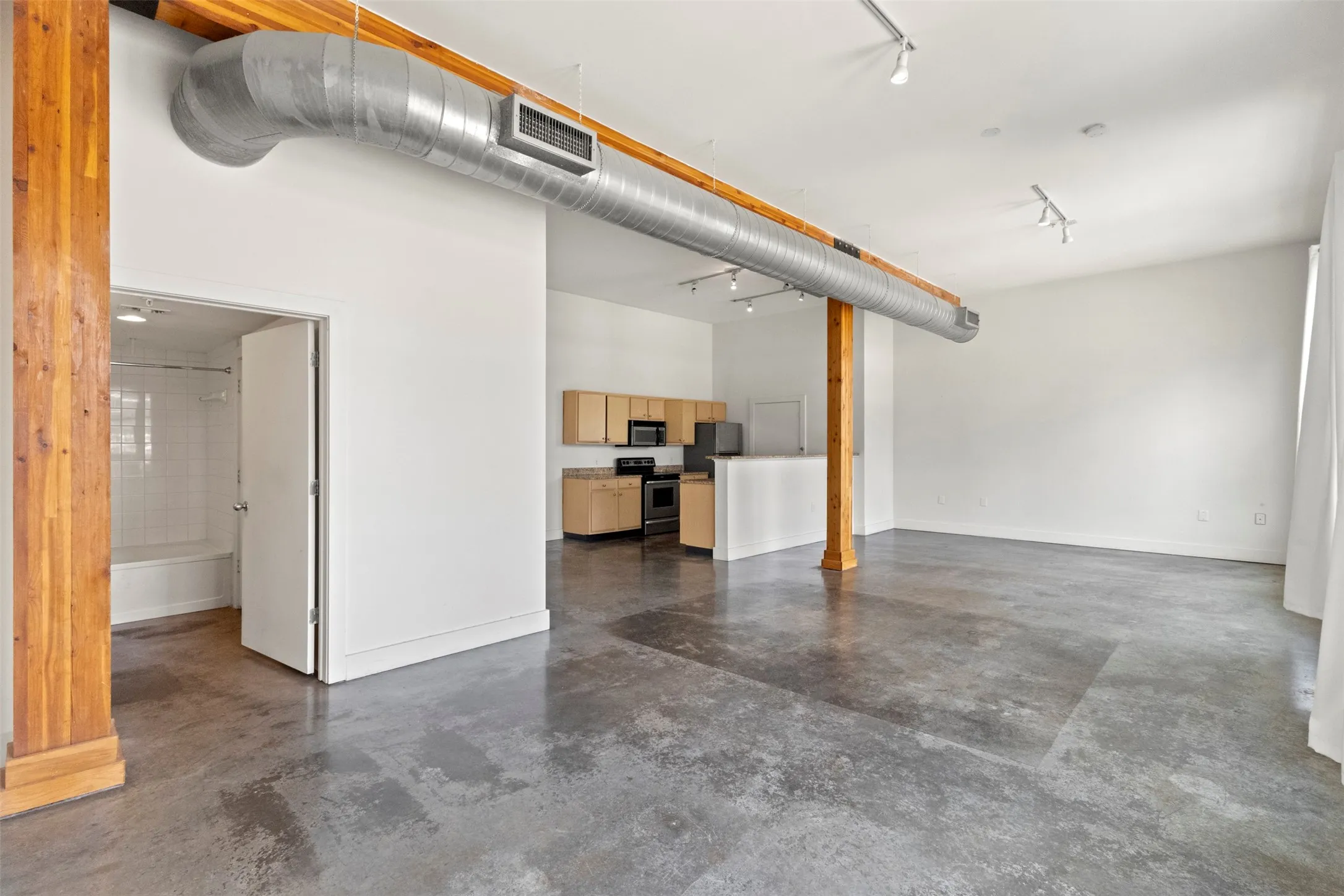 Condominium For Sale in Dallas County , 2502 Live Oak Street 236, Dallas, Texas 75204, 1 Bedroom, 1 Bathroom, 1 Garage spaces, 894 Sqft, built in 1998, mls#21311748, Real Estate Agent in Dallas, Homes For Sale in Dallas county, Homes For Sale in Dallas, Realtor in Dallas Texas, Real Estate Brokerage Independent Realty Texas, Luminita Cordes Realtor