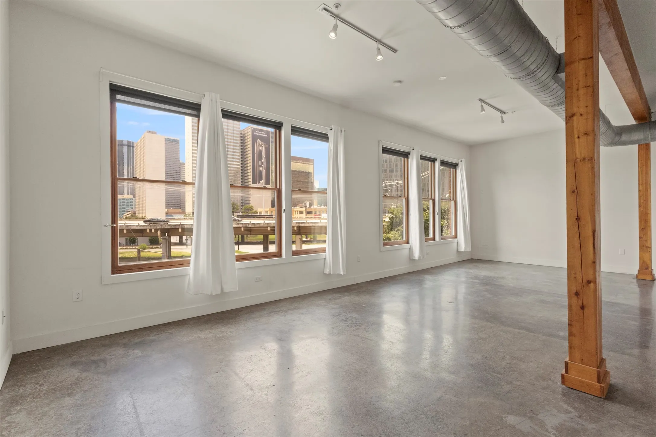 Condominium For Sale in Dallas County , 2502 Live Oak Street 236, Dallas, Texas 75204, 1 Bedroom, 1 Bathroom, 1 Garage spaces, 894 Sqft, built in 1998, mls#21311748, Real Estate Agent in Dallas, Homes For Sale in Dallas county, Homes For Sale in Dallas, Realtor in Dallas Texas, Real Estate Brokerage Independent Realty Texas, Luminita Cordes Realtor