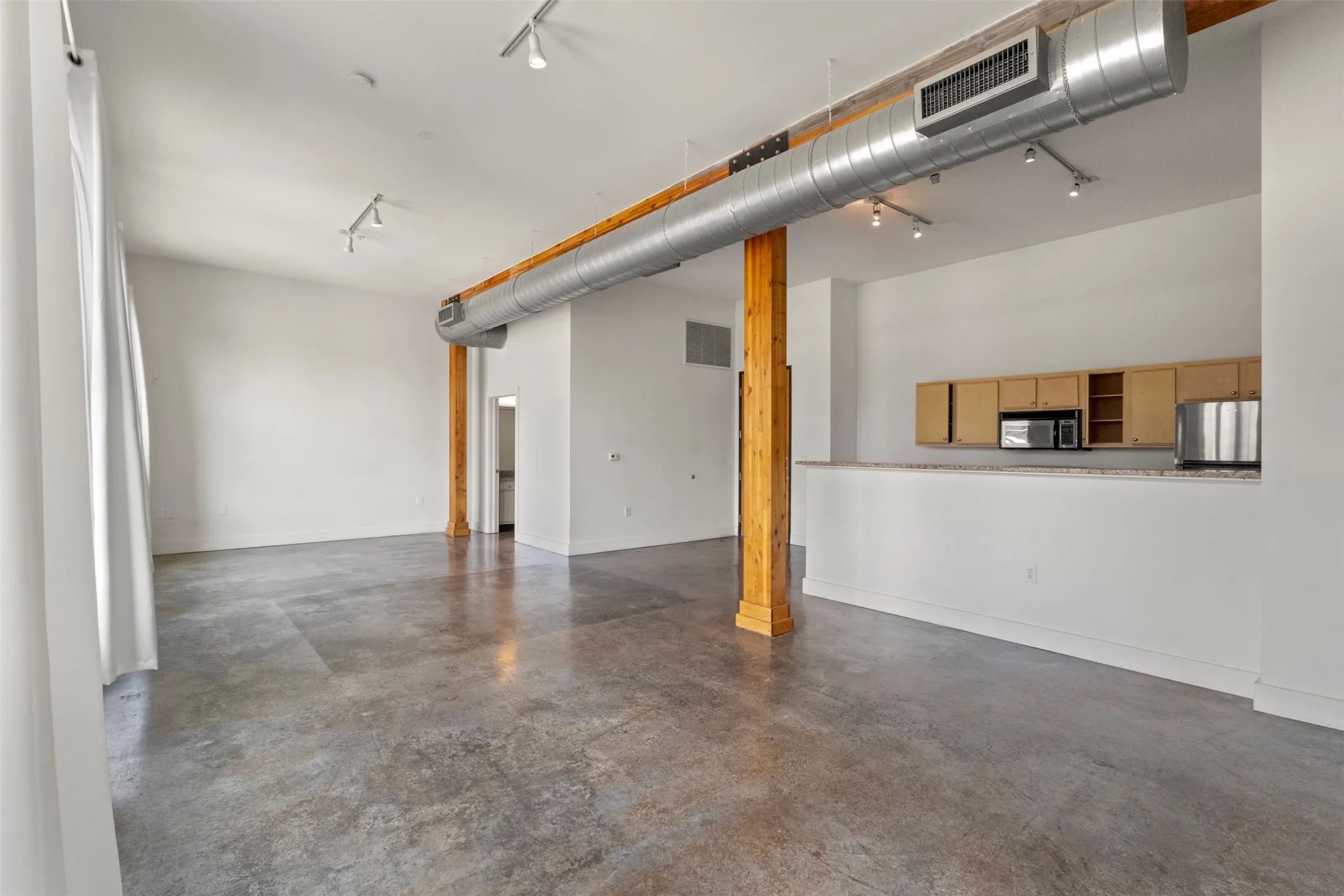Condominium For Sale in Dallas County , 2502 Live Oak Street 236, Dallas, Texas 75204, 1 Bedroom, 1 Bathroom, 1 Garage spaces, 894 Sqft, built in 1998, mls#21311748, Real Estate Agent in Dallas, Homes For Sale in Dallas county, Homes For Sale in Dallas, Realtor in Dallas Texas, Real Estate Brokerage Independent Realty Texas, Luminita Cordes Realtor