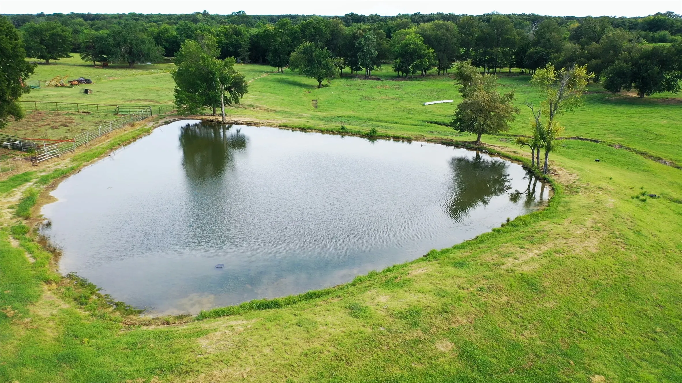 Single Family Residence For Sale in Lamar County , 3779 Farm Road 1499, Paris, Texas 75460, 3 Bedroom, 3 Bathroom, Garage spaces, 2,040 Sqft, built in 1995, mls#21315965, Real Estate Agent in Paris, Homes For Sale in Lamar county, Homes For Sale in Paris, Realtor in Paris Texas, Real Estate Brokerage Independent Realty Texas, Luminita Cordes Realtor