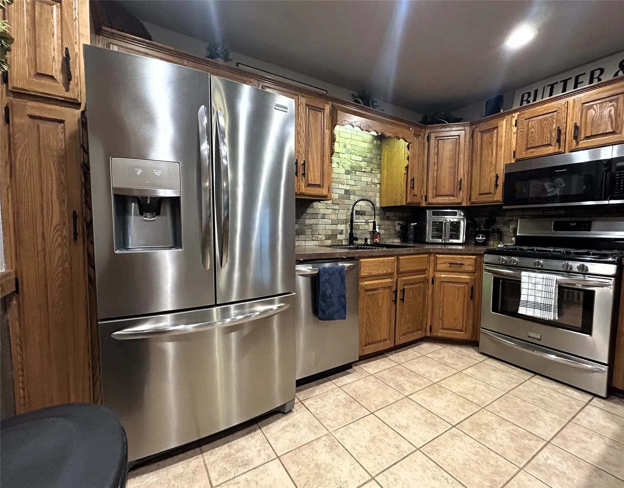 Single Family Residence For Sale in Lamar County , 3779 Farm Road 1499, Paris, Texas 75460, 3 Bedroom, 3 Bathroom, Garage spaces, 2,040 Sqft, built in 1995, mls#21315965, Real Estate Agent in Paris, Homes For Sale in Lamar county, Homes For Sale in Paris, Realtor in Paris Texas, Real Estate Brokerage Independent Realty Texas, Luminita Cordes Realtor