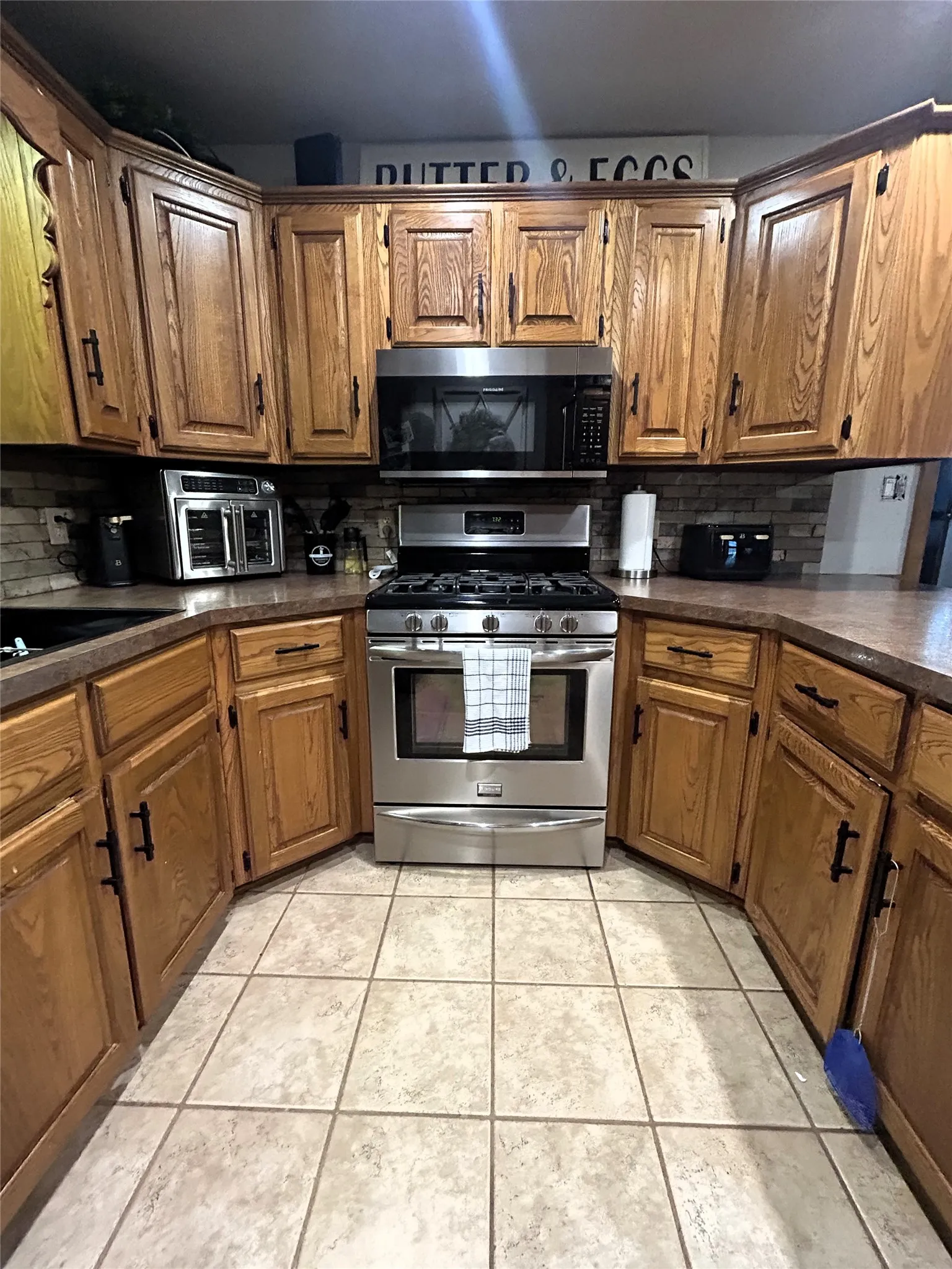 Gas range with lots of storage space