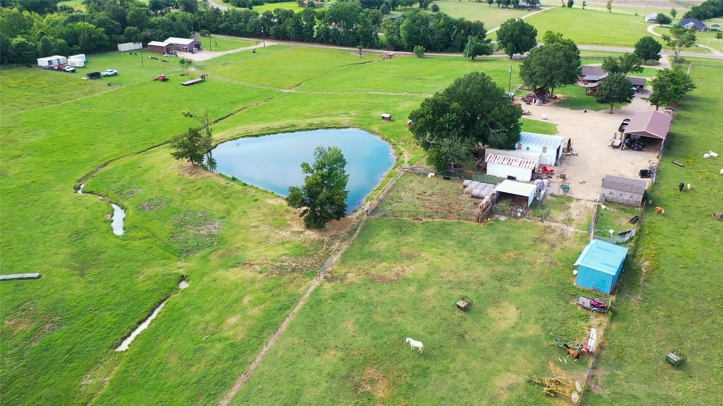 Single Family Residence For Sale in Lamar County , 3779 Farm Road 1499, Paris, Texas 75460, 3 Bedroom, 3 Bathroom, Garage spaces, 2,040 Sqft, built in 1995, mls#21315965, Real Estate Agent in Paris, Homes For Sale in Lamar county, Homes For Sale in Paris, Realtor in Paris Texas, Real Estate Brokerage Independent Realty Texas, Luminita Cordes Realtor