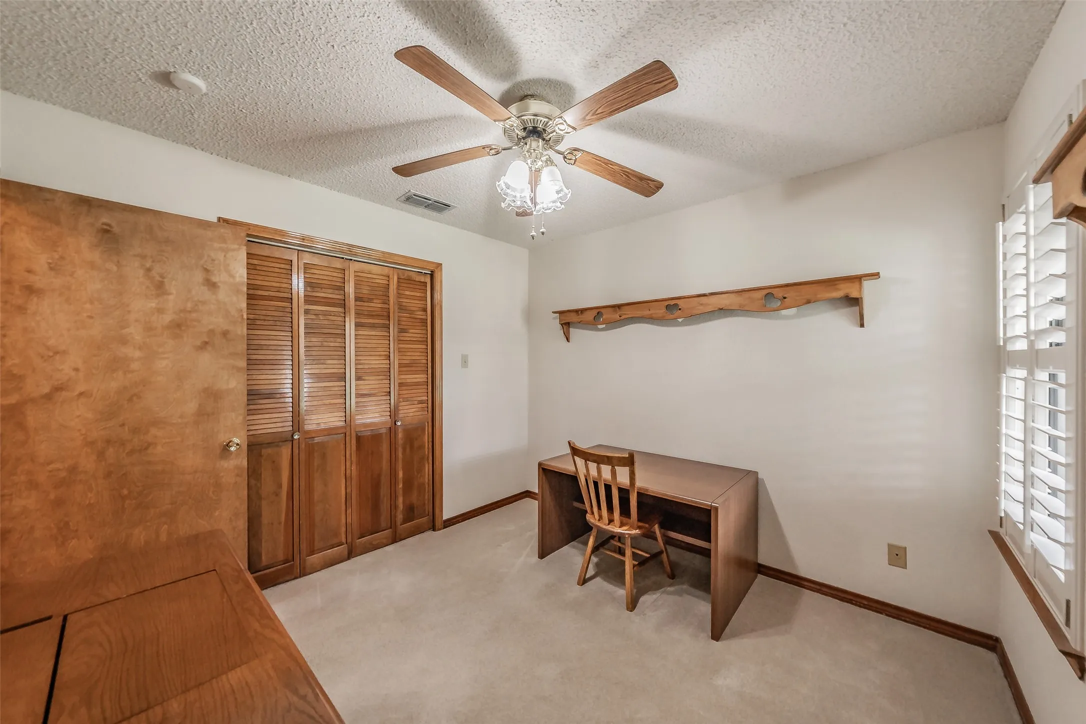 Single Family Residence For Sale in Dallas County , 2520 Pecan Grove Court, Irving, Texas 75060, 3 Bedroom, 2 Bathroom, 2 Garage spaces, 1,809 Sqft, built in 1985, mls#21315973, Real Estate Agent in Irving, Homes For Sale in Dallas county, Homes For Sale in Irving, Realtor in Irving Texas, Real Estate Brokerage Independent Realty Texas, Luminita Cordes Realtor