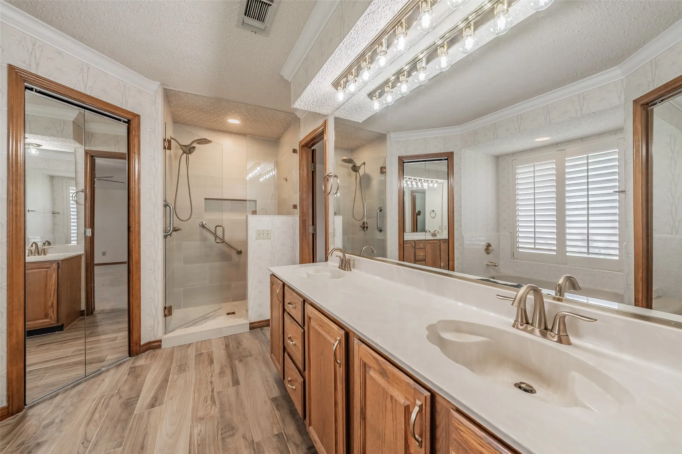 Single Family Residence For Sale in Dallas County , 2520 Pecan Grove Court, Irving, Texas 75060, 3 Bedroom, 2 Bathroom, 2 Garage spaces, 1,809 Sqft, built in 1985, mls#21315973, Real Estate Agent in Irving, Homes For Sale in Dallas county, Homes For Sale in Irving, Realtor in Irving Texas, Real Estate Brokerage Independent Realty Texas, Luminita Cordes Realtor