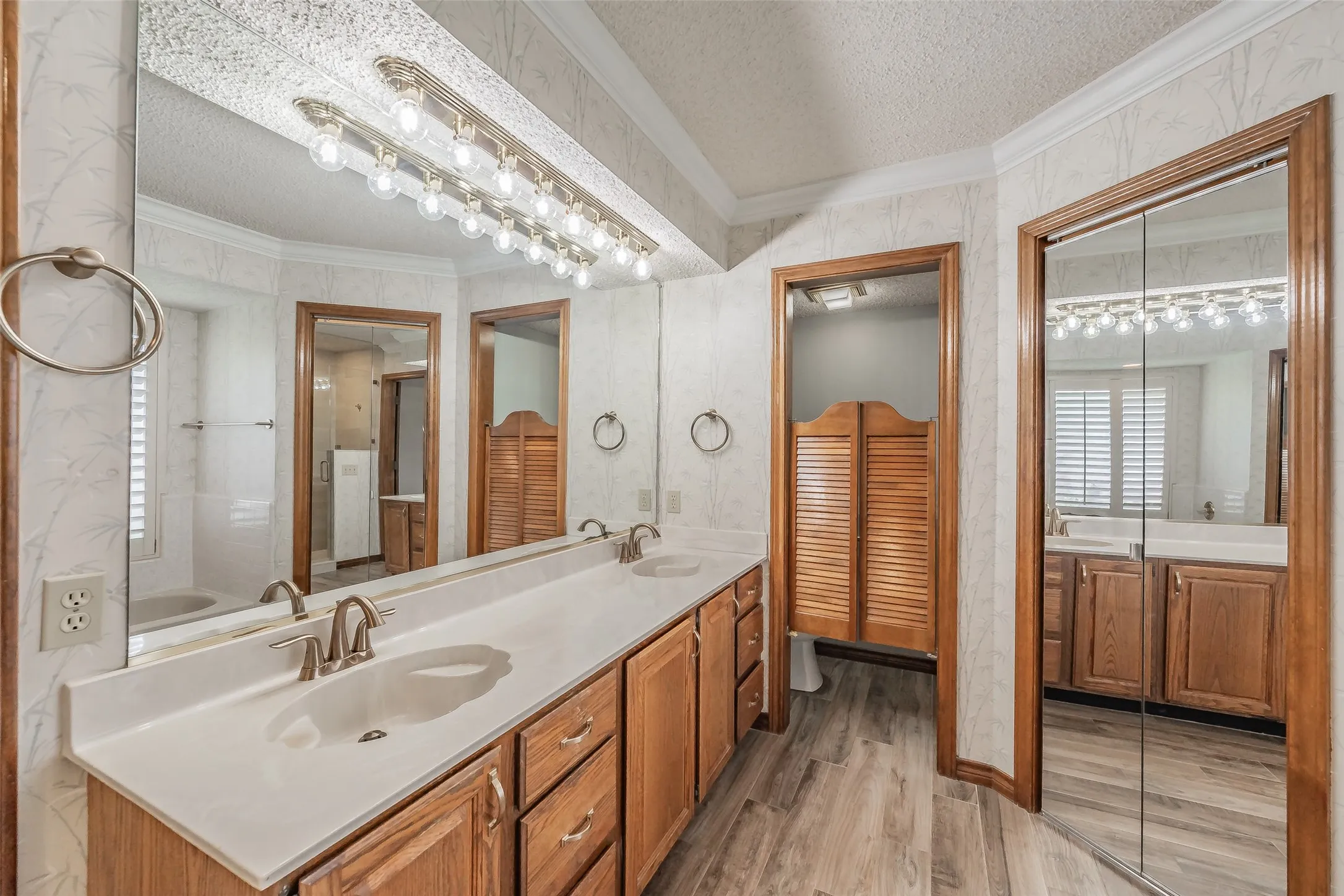 Single Family Residence For Sale in Dallas County , 2520 Pecan Grove Court, Irving, Texas 75060, 3 Bedroom, 2 Bathroom, 2 Garage spaces, 1,809 Sqft, built in 1985, mls#21315973, Real Estate Agent in Irving, Homes For Sale in Dallas county, Homes For Sale in Irving, Realtor in Irving Texas, Real Estate Brokerage Independent Realty Texas, Luminita Cordes Realtor