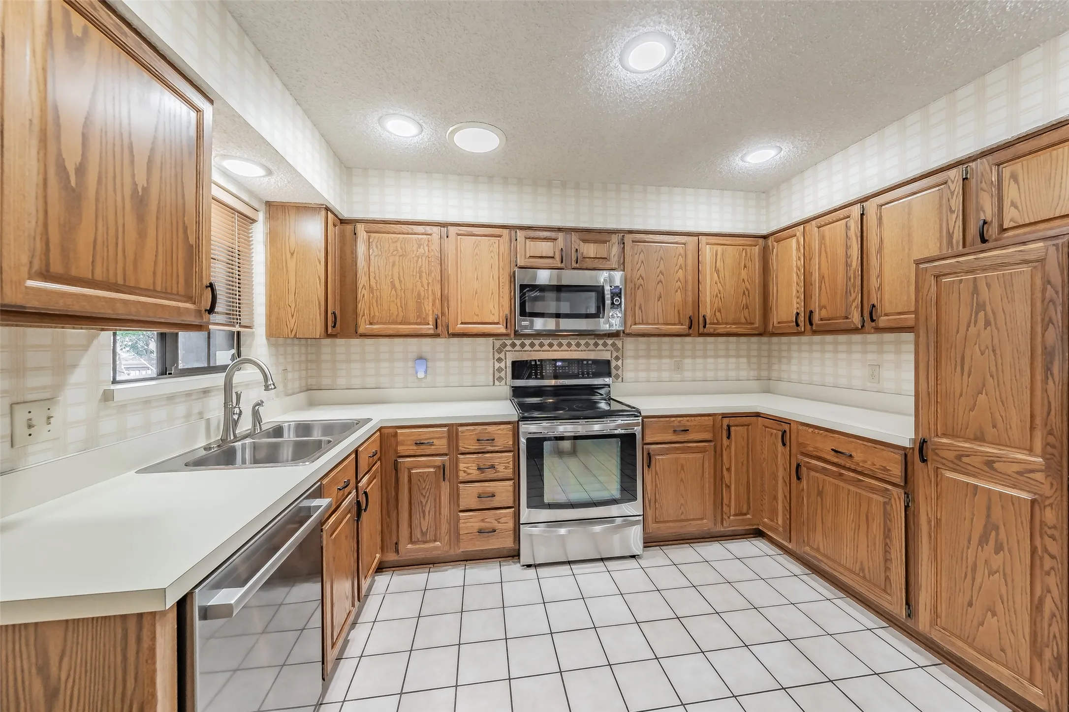 Single Family Residence For Sale in Dallas County , 2520 Pecan Grove Court, Irving, Texas 75060, 3 Bedroom, 2 Bathroom, 2 Garage spaces, 1,809 Sqft, built in 1985, mls#21315973, Real Estate Agent in Irving, Homes For Sale in Dallas county, Homes For Sale in Irving, Realtor in Irving Texas, Real Estate Brokerage Independent Realty Texas, Luminita Cordes Realtor