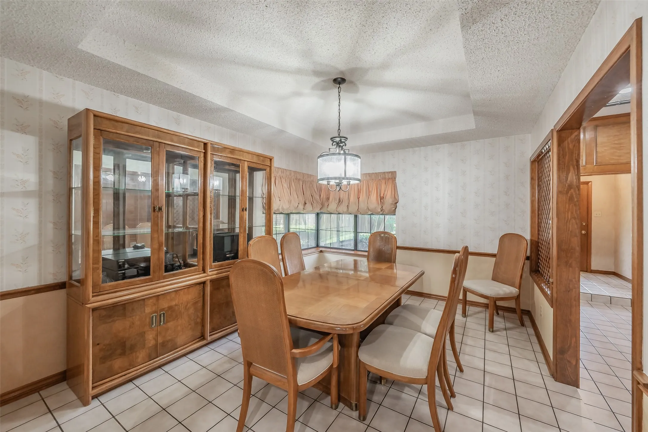 Single Family Residence For Sale in Dallas County , 2520 Pecan Grove Court, Irving, Texas 75060, 3 Bedroom, 2 Bathroom, 2 Garage spaces, 1,809 Sqft, built in 1985, mls#21315973, Real Estate Agent in Irving, Homes For Sale in Dallas county, Homes For Sale in Irving, Realtor in Irving Texas, Real Estate Brokerage Independent Realty Texas, Luminita Cordes Realtor