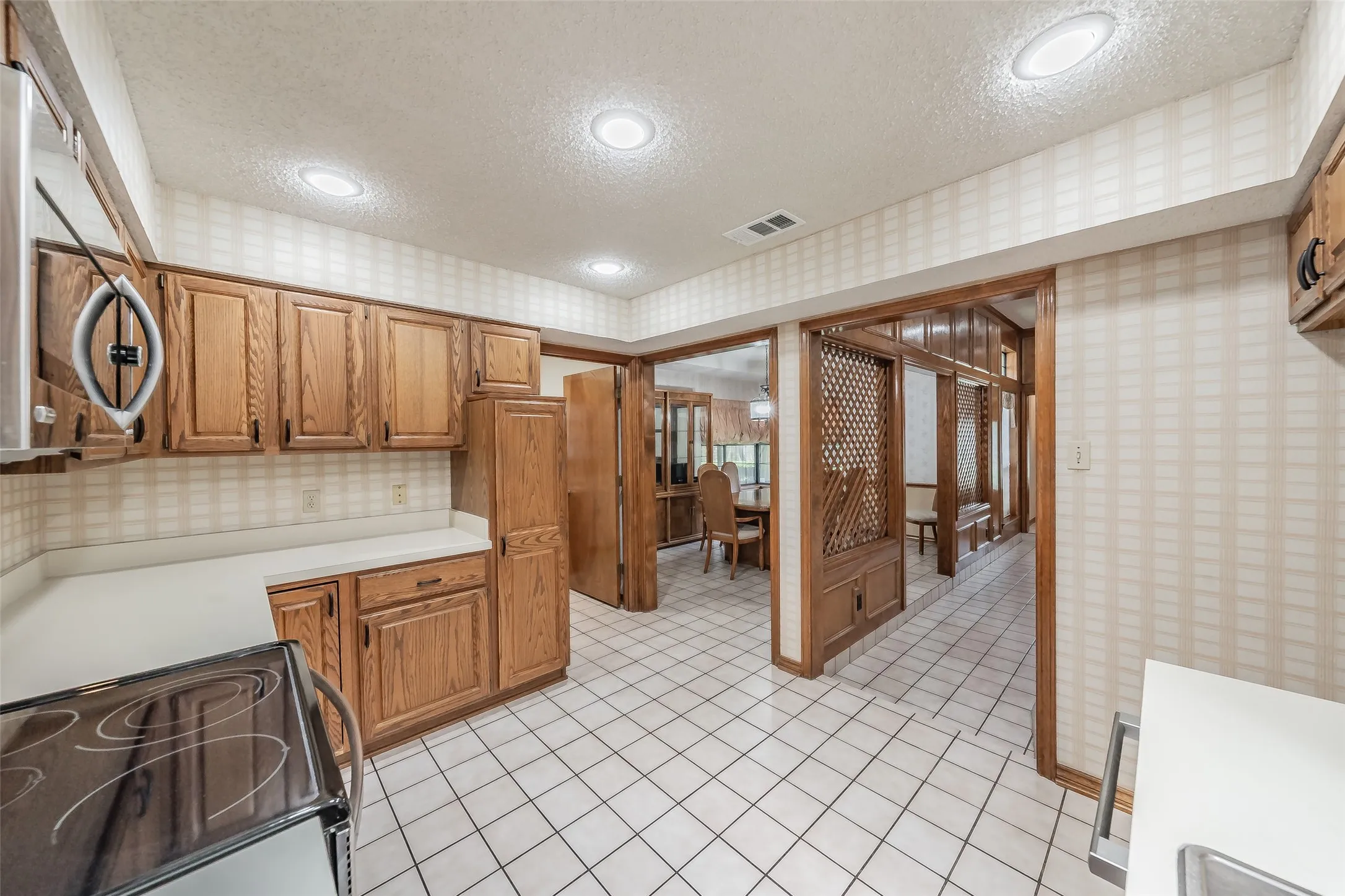 Single Family Residence For Sale in Dallas County , 2520 Pecan Grove Court, Irving, Texas 75060, 3 Bedroom, 2 Bathroom, 2 Garage spaces, 1,809 Sqft, built in 1985, mls#21315973, Real Estate Agent in Irving, Homes For Sale in Dallas county, Homes For Sale in Irving, Realtor in Irving Texas, Real Estate Brokerage Independent Realty Texas, Luminita Cordes Realtor