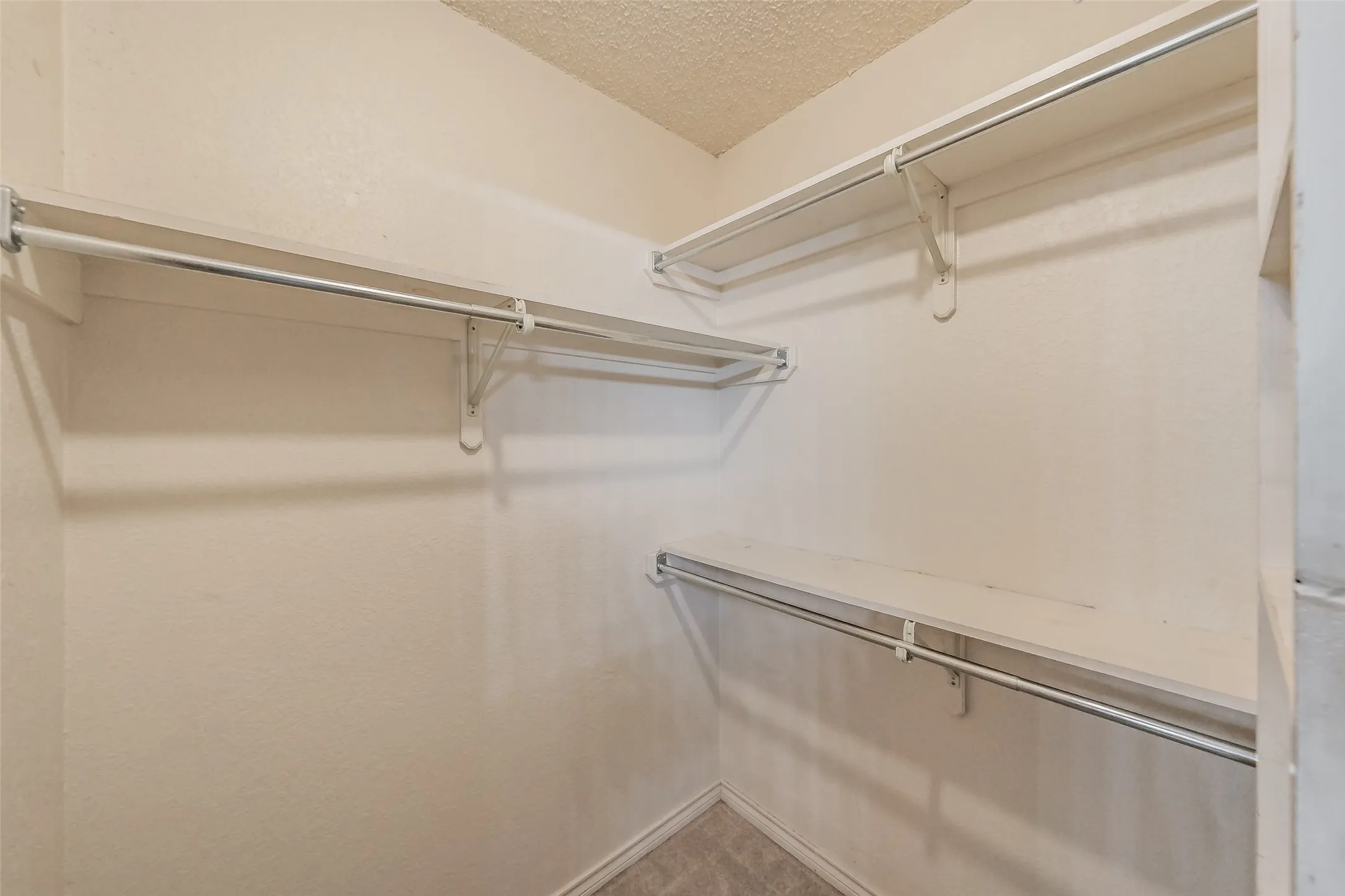 Single Family Residence For Sale in Dallas County , 2520 Pecan Grove Court, Irving, Texas 75060, 3 Bedroom, 2 Bathroom, 2 Garage spaces, 1,809 Sqft, built in 1985, mls#21315973, Real Estate Agent in Irving, Homes For Sale in Dallas county, Homes For Sale in Irving, Realtor in Irving Texas, Real Estate Brokerage Independent Realty Texas, Luminita Cordes Realtor