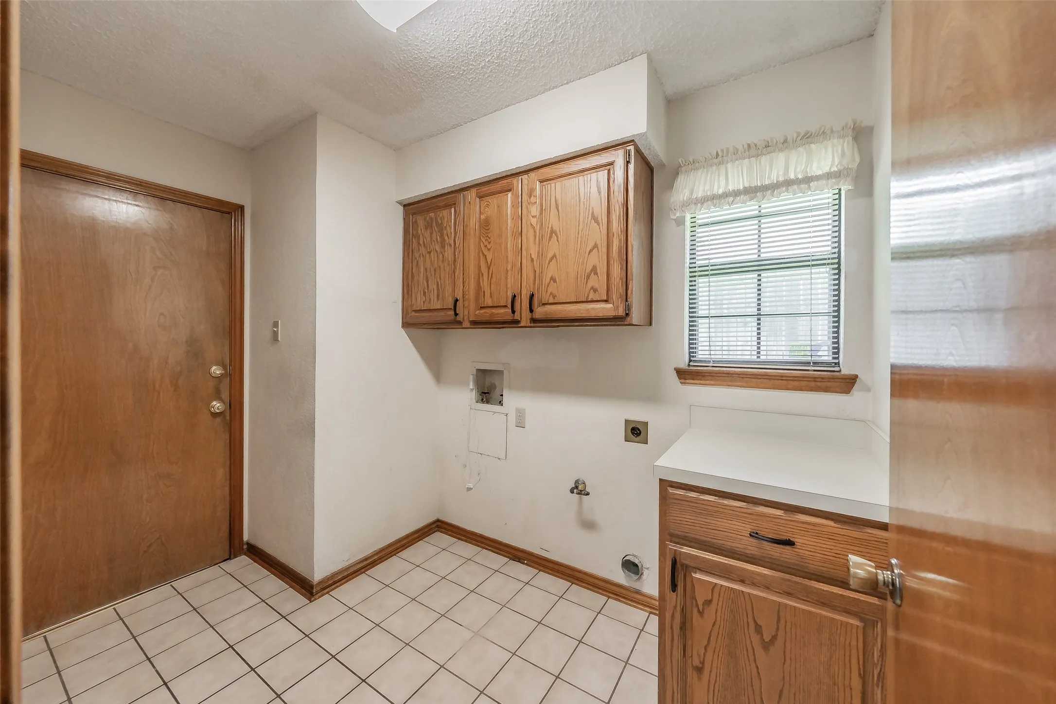 Single Family Residence For Sale in Dallas County , 2520 Pecan Grove Court, Irving, Texas 75060, 3 Bedroom, 2 Bathroom, 2 Garage spaces, 1,809 Sqft, built in 1985, mls#21315973, Real Estate Agent in Irving, Homes For Sale in Dallas county, Homes For Sale in Irving, Realtor in Irving Texas, Real Estate Brokerage Independent Realty Texas, Luminita Cordes Realtor