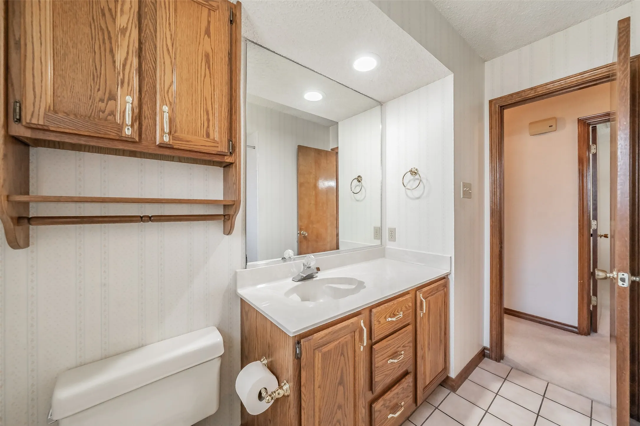 Single Family Residence For Sale in Dallas County , 2520 Pecan Grove Court, Irving, Texas 75060, 3 Bedroom, 2 Bathroom, 2 Garage spaces, 1,809 Sqft, built in 1985, mls#21315973, Real Estate Agent in Irving, Homes For Sale in Dallas county, Homes For Sale in Irving, Realtor in Irving Texas, Real Estate Brokerage Independent Realty Texas, Luminita Cordes Realtor