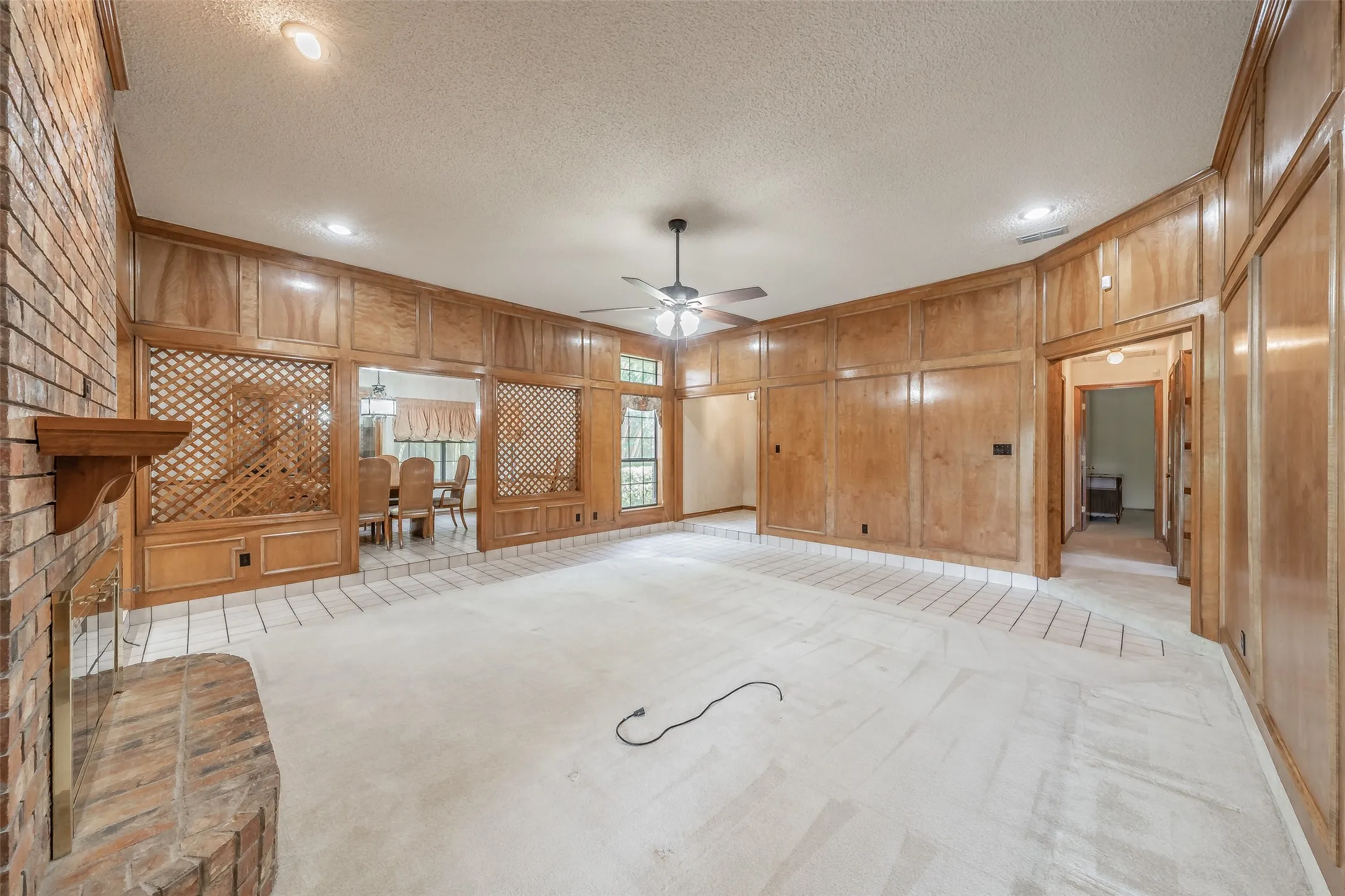 Single Family Residence For Sale in Dallas County , 2520 Pecan Grove Court, Irving, Texas 75060, 3 Bedroom, 2 Bathroom, 2 Garage spaces, 1,809 Sqft, built in 1985, mls#21315973, Real Estate Agent in Irving, Homes For Sale in Dallas county, Homes For Sale in Irving, Realtor in Irving Texas, Real Estate Brokerage Independent Realty Texas, Luminita Cordes Realtor