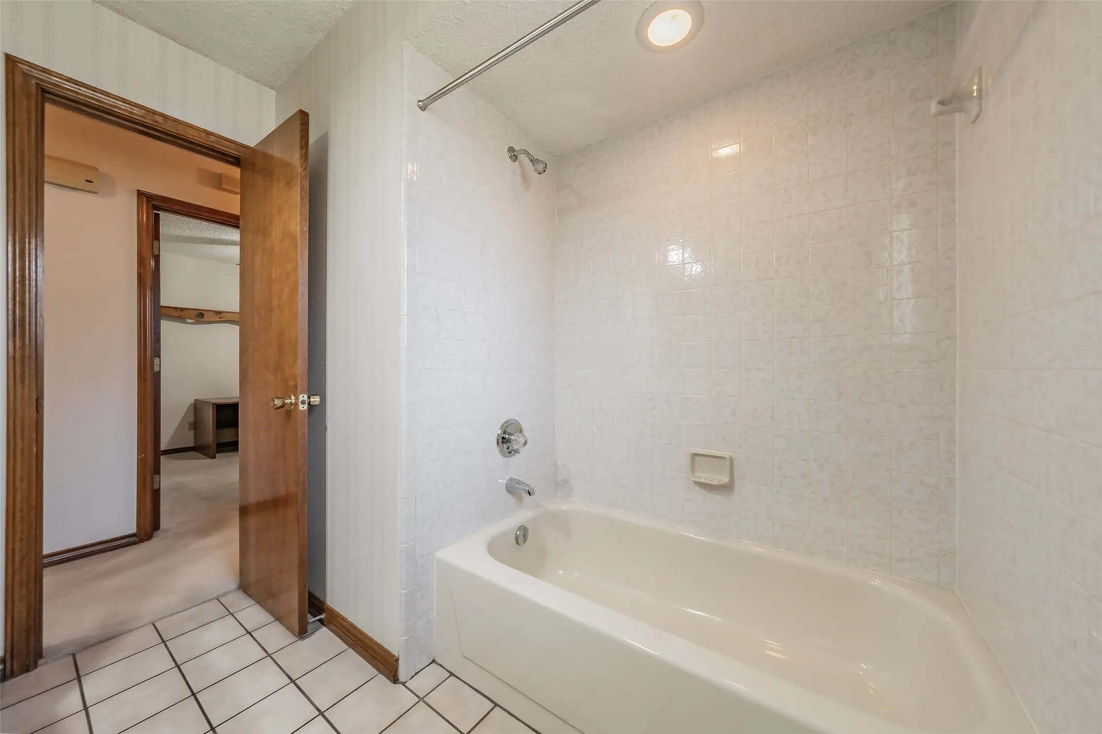 Single Family Residence For Sale in Dallas County , 2520 Pecan Grove Court, Irving, Texas 75060, 3 Bedroom, 2 Bathroom, 2 Garage spaces, 1,809 Sqft, built in 1985, mls#21315973, Real Estate Agent in Irving, Homes For Sale in Dallas county, Homes For Sale in Irving, Realtor in Irving Texas, Real Estate Brokerage Independent Realty Texas, Luminita Cordes Realtor