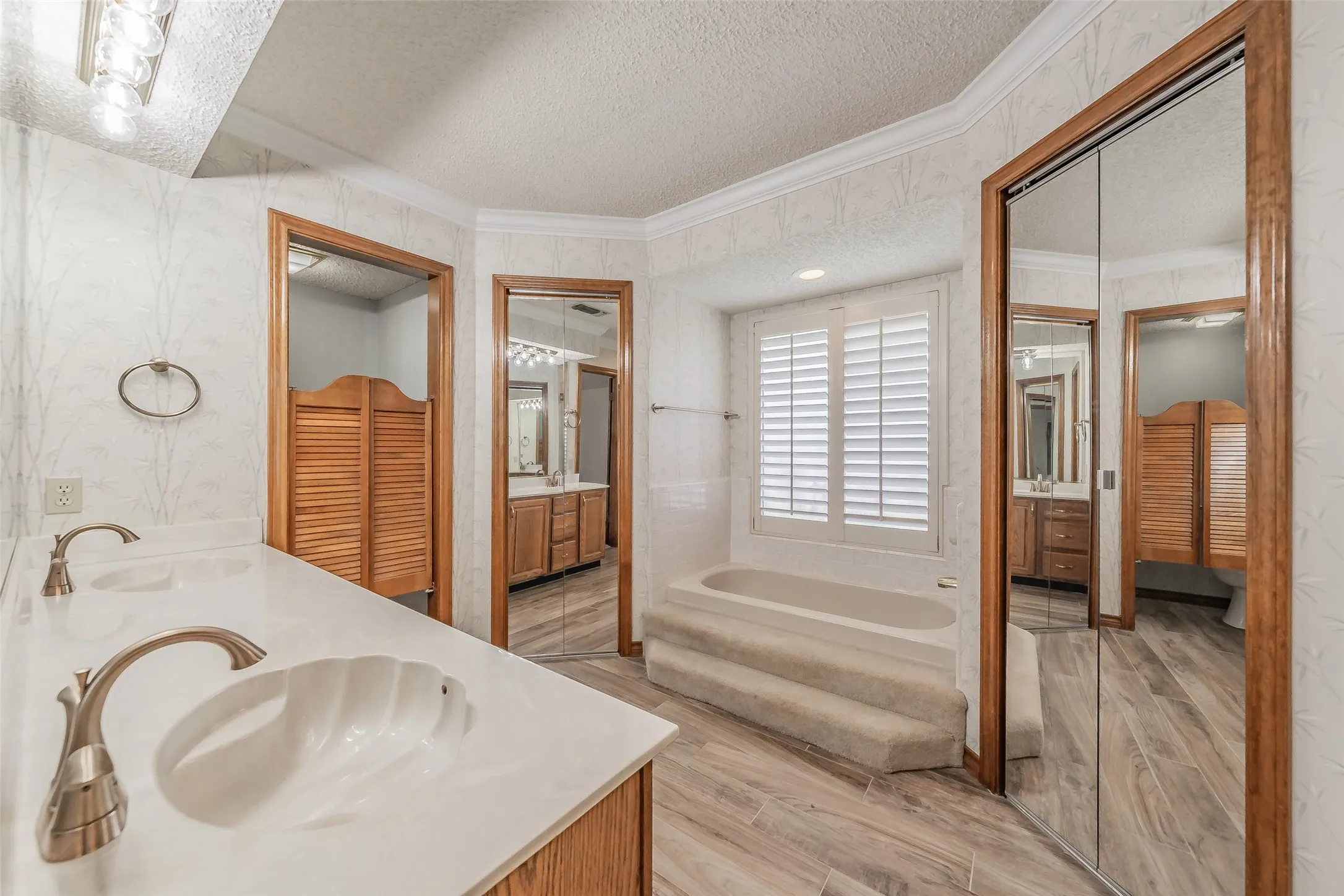 Single Family Residence For Sale in Dallas County , 2520 Pecan Grove Court, Irving, Texas 75060, 3 Bedroom, 2 Bathroom, 2 Garage spaces, 1,809 Sqft, built in 1985, mls#21315973, Real Estate Agent in Irving, Homes For Sale in Dallas county, Homes For Sale in Irving, Realtor in Irving Texas, Real Estate Brokerage Independent Realty Texas, Luminita Cordes Realtor