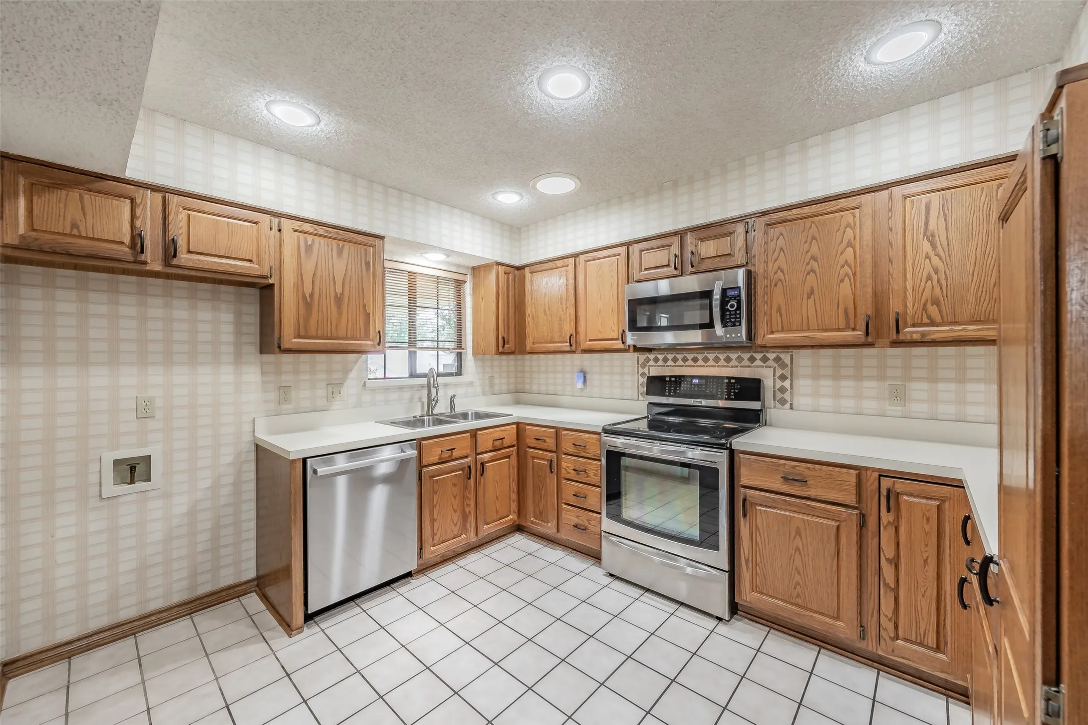 Single Family Residence For Sale in Dallas County , 2520 Pecan Grove Court, Irving, Texas 75060, 3 Bedroom, 2 Bathroom, 2 Garage spaces, 1,809 Sqft, built in 1985, mls#21315973, Real Estate Agent in Irving, Homes For Sale in Dallas county, Homes For Sale in Irving, Realtor in Irving Texas, Real Estate Brokerage Independent Realty Texas, Luminita Cordes Realtor