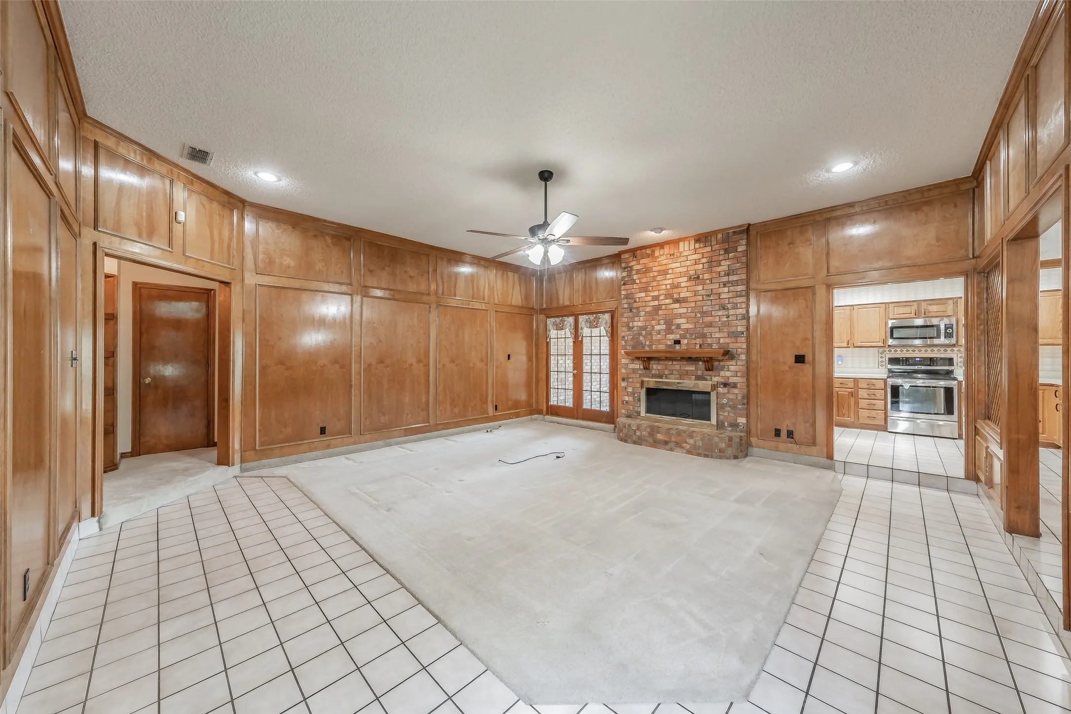 Single Family Residence For Sale in Dallas County , 2520 Pecan Grove Court, Irving, Texas 75060, 3 Bedroom, 2 Bathroom, 2 Garage spaces, 1,809 Sqft, built in 1985, mls#21315973, Real Estate Agent in Irving, Homes For Sale in Dallas county, Homes For Sale in Irving, Realtor in Irving Texas, Real Estate Brokerage Independent Realty Texas, Luminita Cordes Realtor