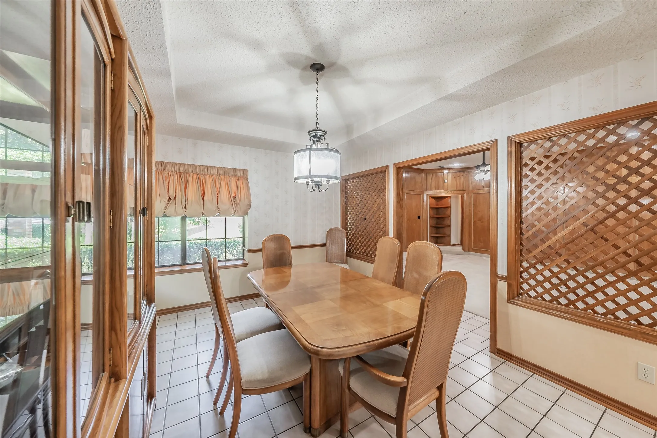Single Family Residence For Sale in Dallas County , 2520 Pecan Grove Court, Irving, Texas 75060, 3 Bedroom, 2 Bathroom, 2 Garage spaces, 1,809 Sqft, built in 1985, mls#21315973, Real Estate Agent in Irving, Homes For Sale in Dallas county, Homes For Sale in Irving, Realtor in Irving Texas, Real Estate Brokerage Independent Realty Texas, Luminita Cordes Realtor