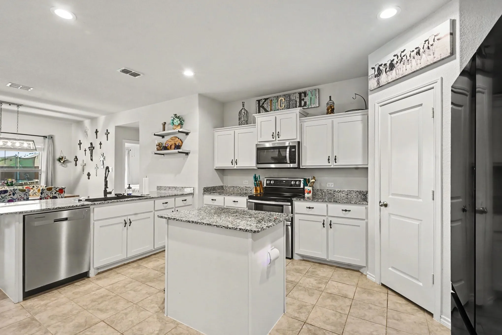 Single Family Residence For Sale in Tarrant County , 225 Olympia Marble Drive, Fort Worth, Texas 76131, 5 Bedroom, 2 Bathroom, 2 Garage spaces, 1,978 Sqft, built in 2023, mls#21314449, Real Estate Agent in Fort Worth, Homes For Sale in Tarrant county, Homes For Sale in Fort Worth, Realtor in Fort Worth Texas, Real Estate Brokerage Independent Realty Texas, Luminita Cordes Realtor