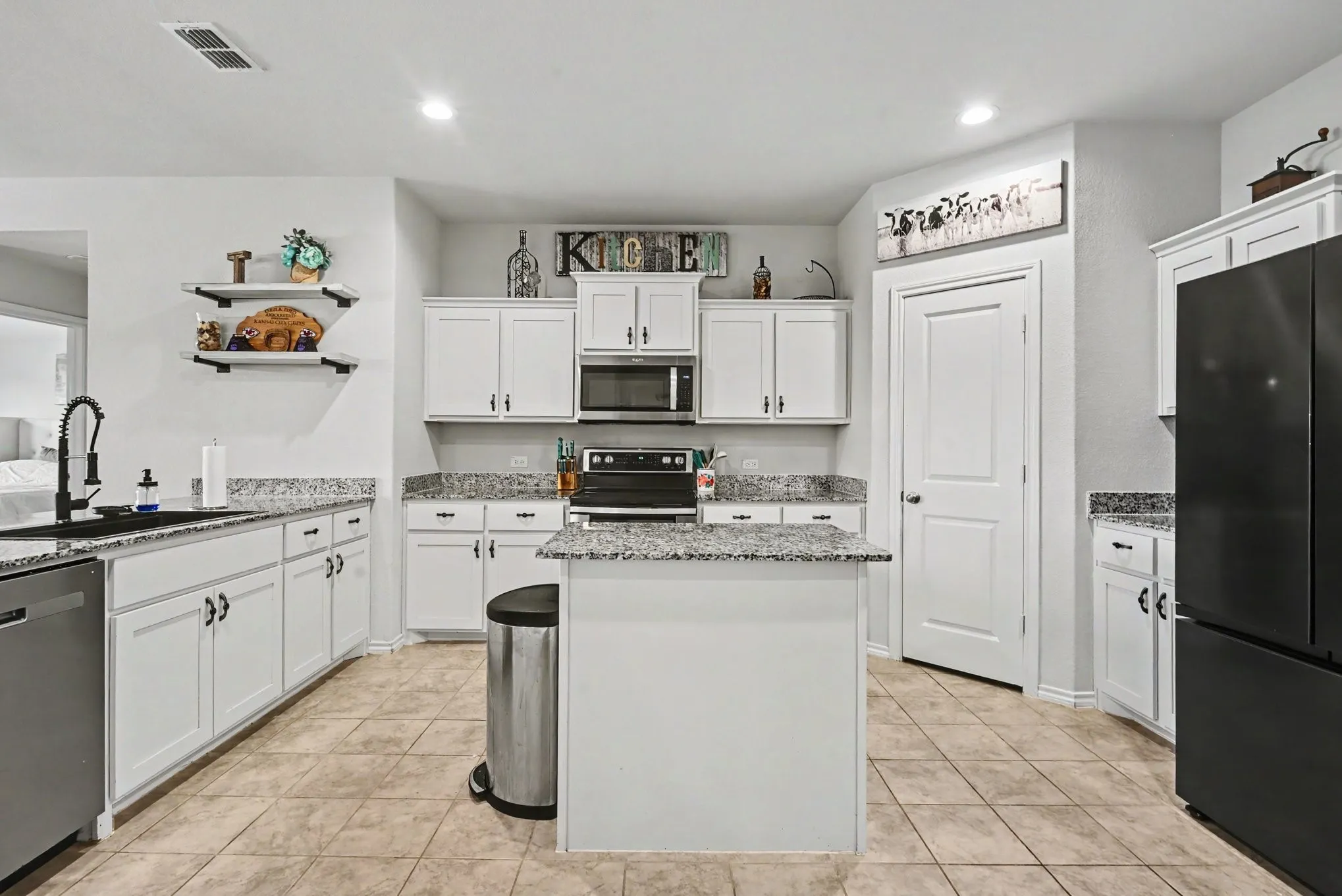 Single Family Residence For Sale in Tarrant County , 225 Olympia Marble Drive, Fort Worth, Texas 76131, 5 Bedroom, 2 Bathroom, 2 Garage spaces, 1,978 Sqft, built in 2023, mls#21314449, Real Estate Agent in Fort Worth, Homes For Sale in Tarrant county, Homes For Sale in Fort Worth, Realtor in Fort Worth Texas, Real Estate Brokerage Independent Realty Texas, Luminita Cordes Realtor