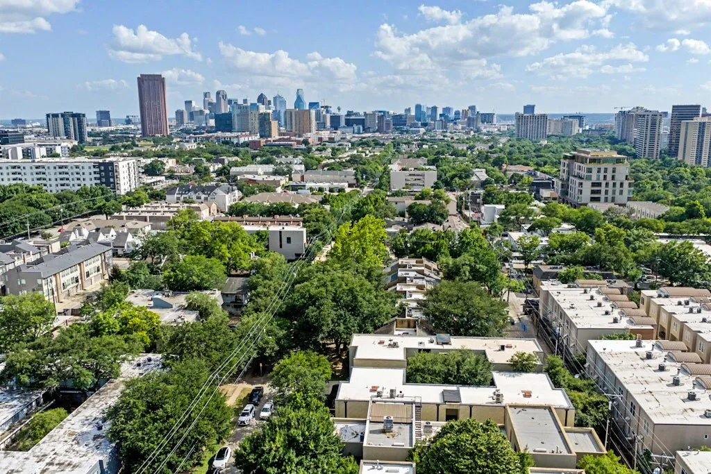 Townhouse For Sale in Dallas County , 4327 Travis Street, Dallas, Texas 75205, 3 Bedroom, 4 Bathroom, 2 Garage spaces, 4,368 Sqft, built in 2008, mls#21314212, Real Estate Agent in Dallas, Homes For Sale in Dallas county, Homes For Sale in Dallas, Realtor in Dallas Texas, Real Estate Brokerage Independent Realty Texas, Luminita Cordes Realtor