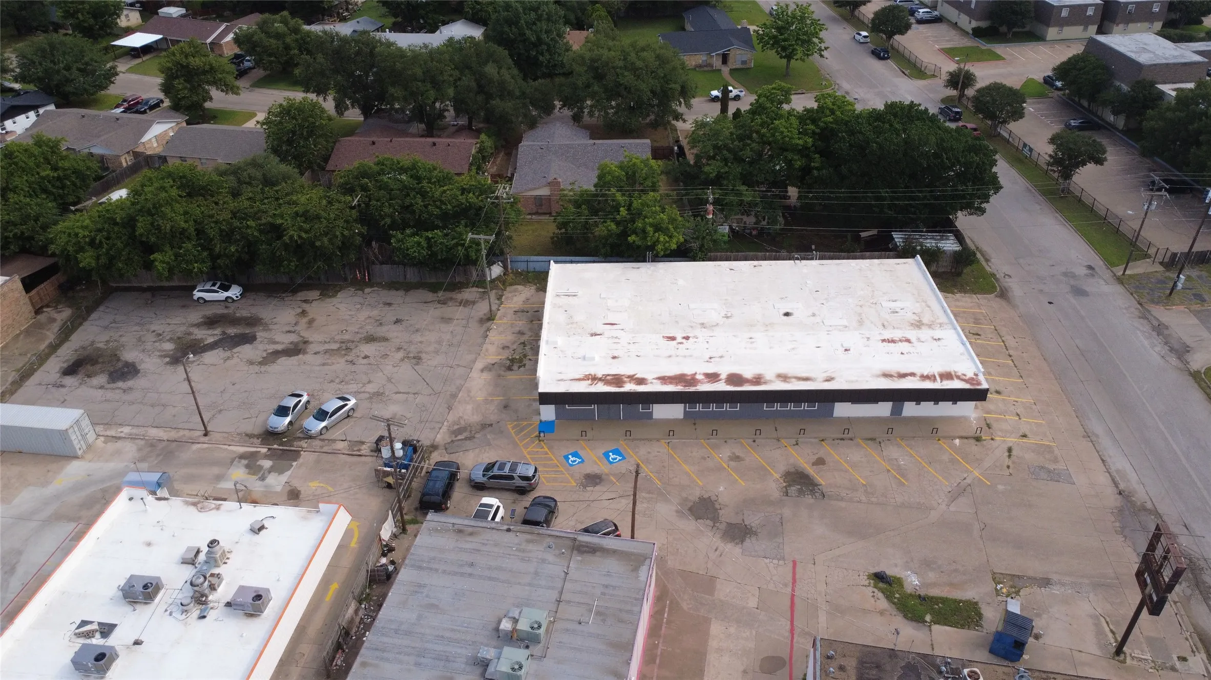 Commercial building with a flat roof and asphalt parking areas