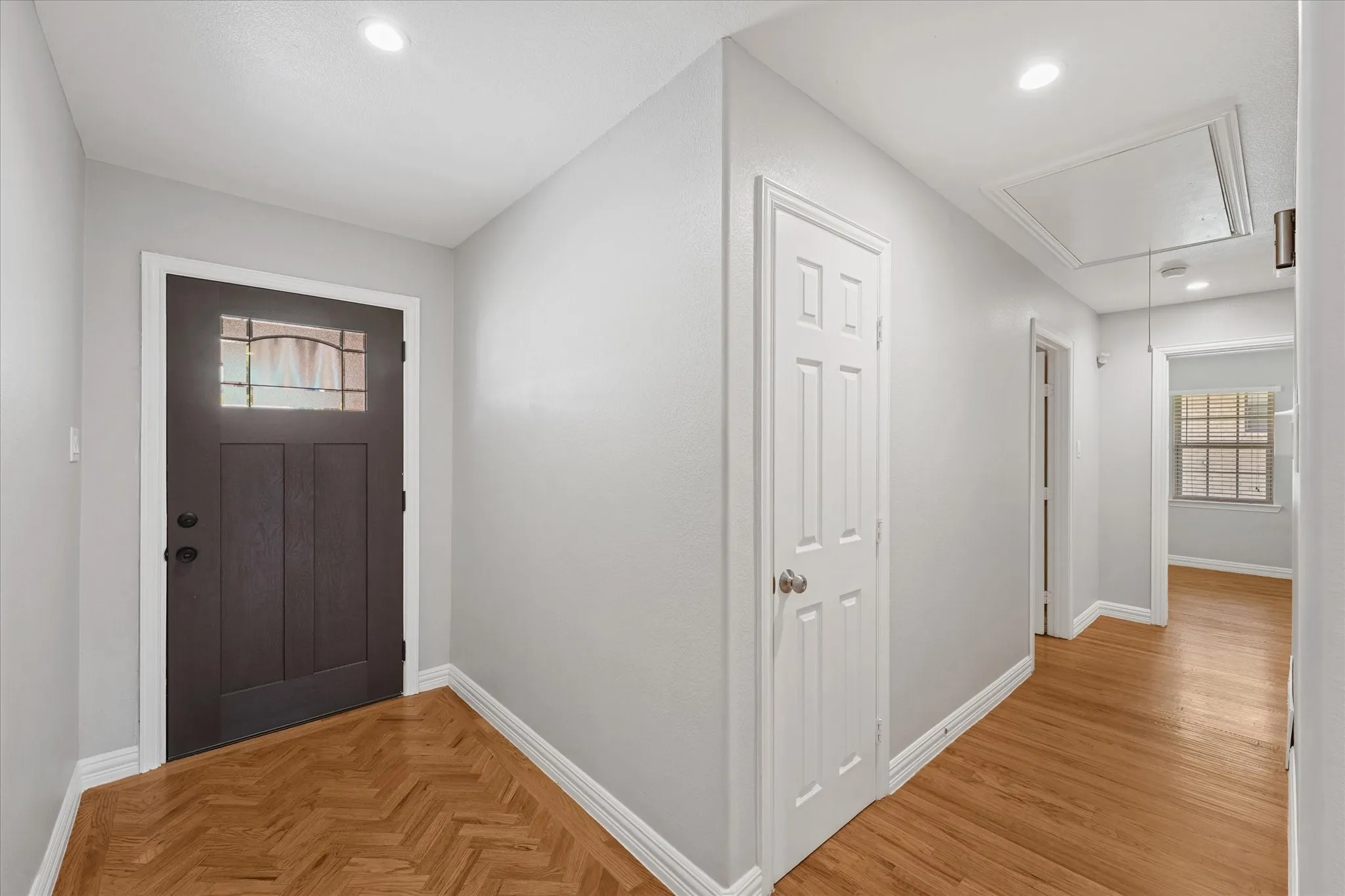 Single Family Residence For Sale in Dallas County , 5429 Enderly Place, Dallas, Texas 75227, 3 Bedroom, 2 Bathroom, 2 Garage spaces, 1,938 Sqft, built in 1971, mls#21316022, Real Estate Agent in Dallas, Homes For Sale in Dallas county, Homes For Sale in Dallas, Realtor in Dallas Texas, Real Estate Brokerage Independent Realty Texas, Luminita Cordes Realtor