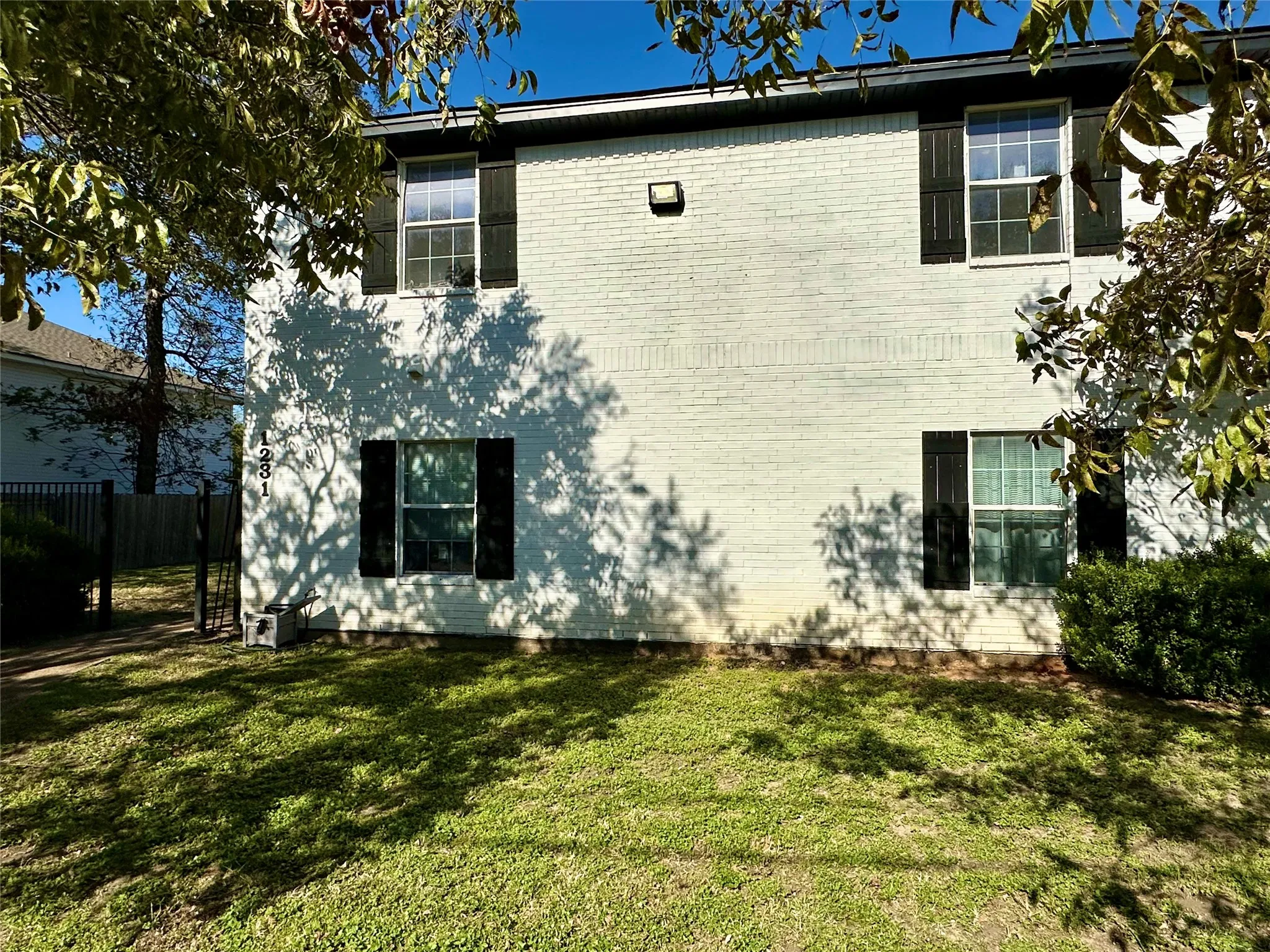 Quadruplex For Rent in Mc Lennan County , 1231 Wood Avenue D, Waco, Texas 76706, 4 Bedroom, 2 Bathroom, Garage spaces, 2,240 Sqft, built in 2003, mls#21316046, Real Estate Agent in Waco, Homes For Rent in Mc Lennan county, Homes For Rent in Waco, Realtor in Waco Texas, Real Estate Brokerage Independent Realty Texas, Luminita Cordes Realtor