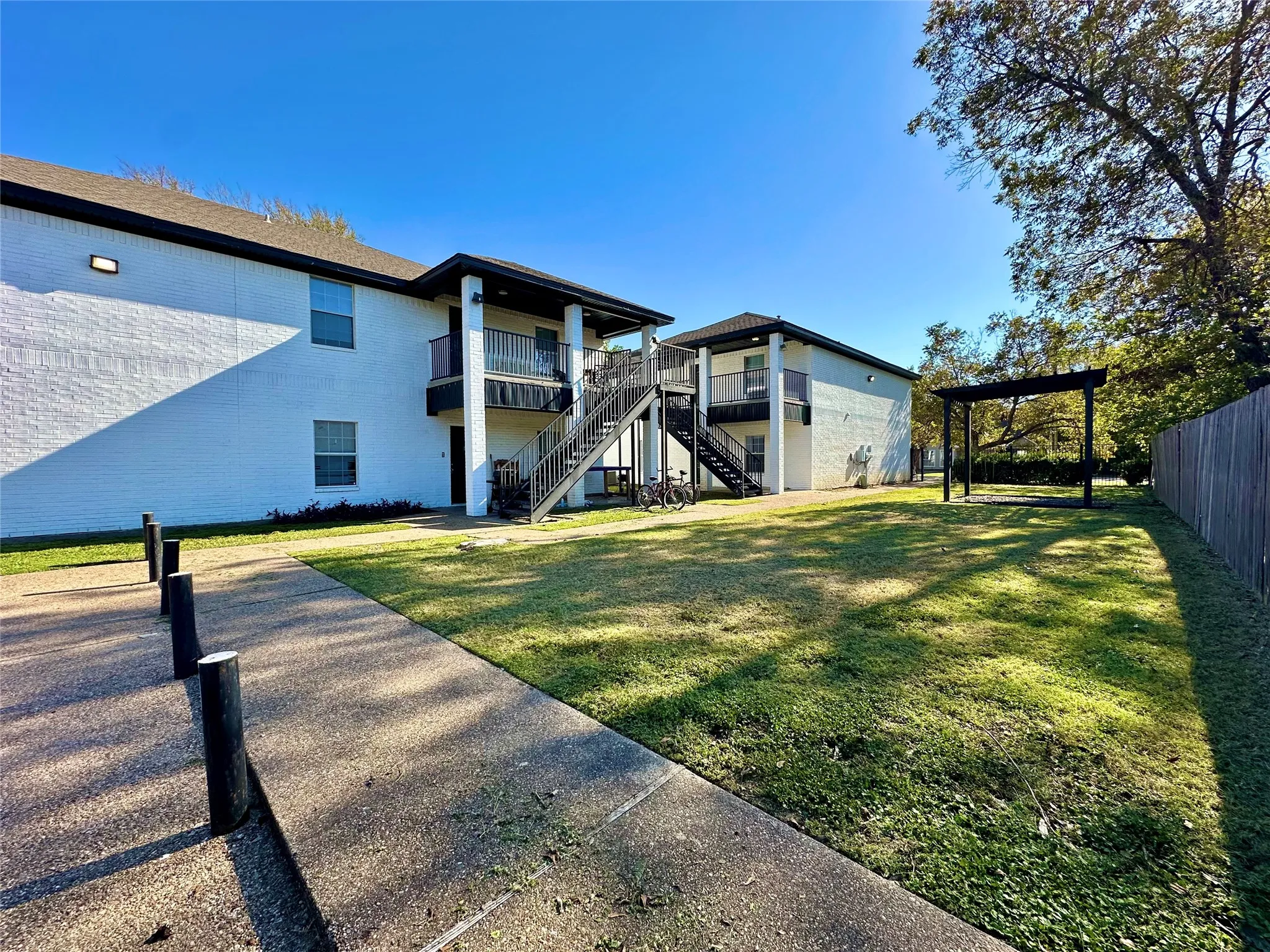 Quadruplex For Rent in Mc Lennan County , 1231 Wood Avenue D, Waco, Texas 76706, 4 Bedroom, 2 Bathroom, Garage spaces, 2,240 Sqft, built in 2003, mls#21316046, Real Estate Agent in Waco, Homes For Rent in Mc Lennan county, Homes For Rent in Waco, Realtor in Waco Texas, Real Estate Brokerage Independent Realty Texas, Luminita Cordes Realtor