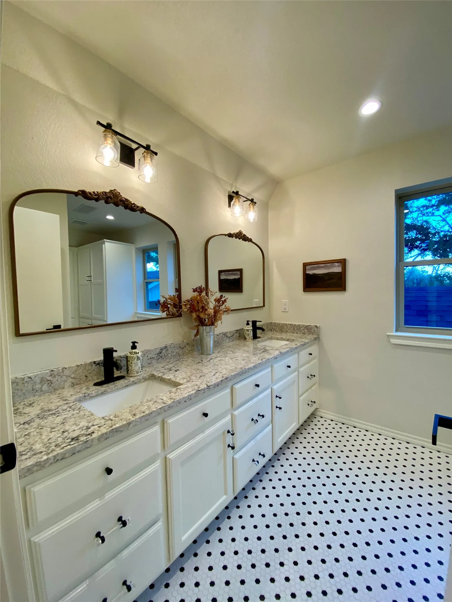 Single Family Residence For Sale in Wise County , 1704 County Road 3555, Paradise, Texas 76073, 4 Bedroom, 3 Bathroom, 2 Garage spaces, 2,563 Sqft, built in 1991, mls#21299241, Real Estate Agent in Paradise, Homes For Sale in Wise county, Homes For Sale in Paradise, Realtor in Paradise Texas, Real Estate Brokerage Independent Realty Texas, Luminita Cordes Realtor